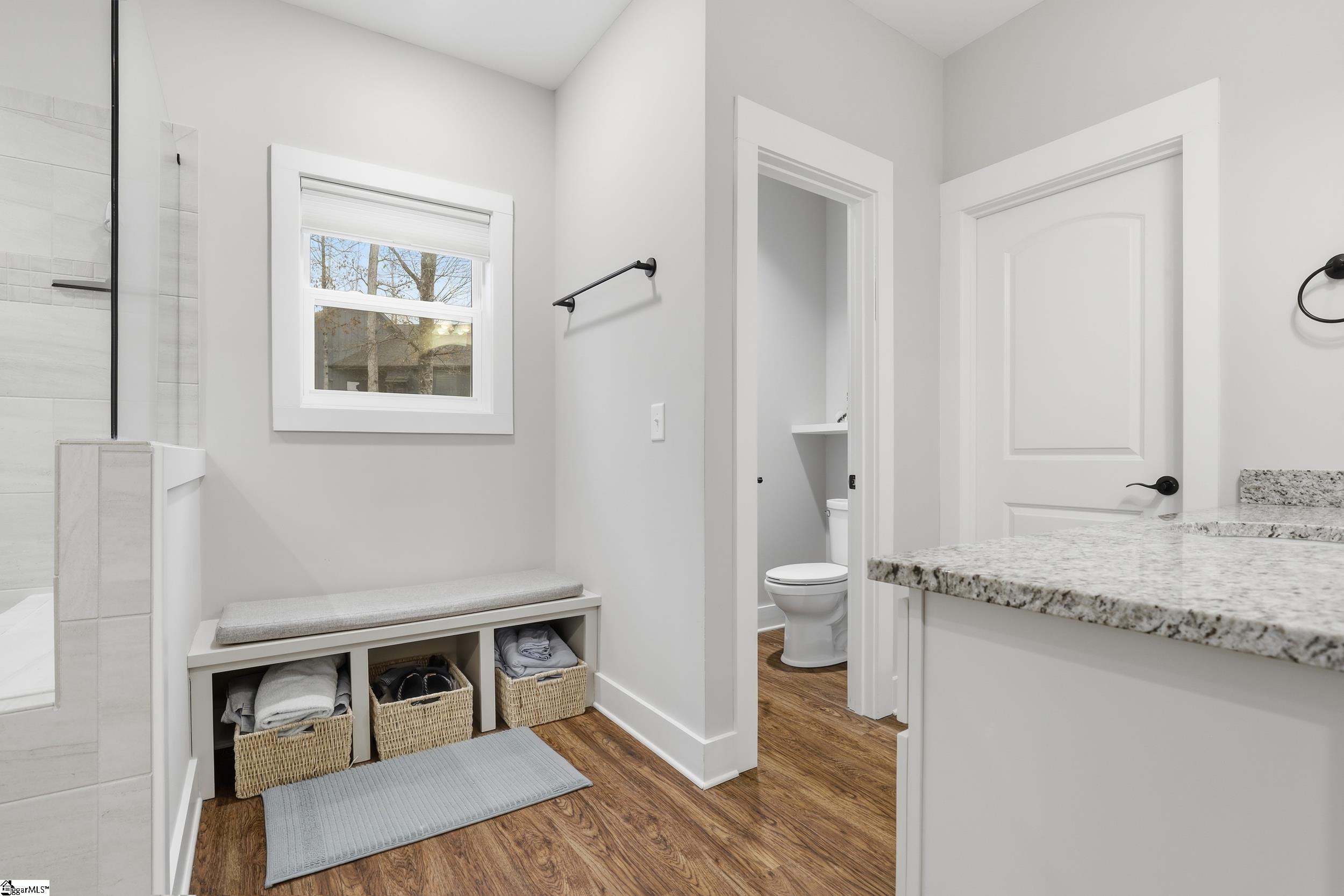 555 Riverstead Drive Property Photo 19