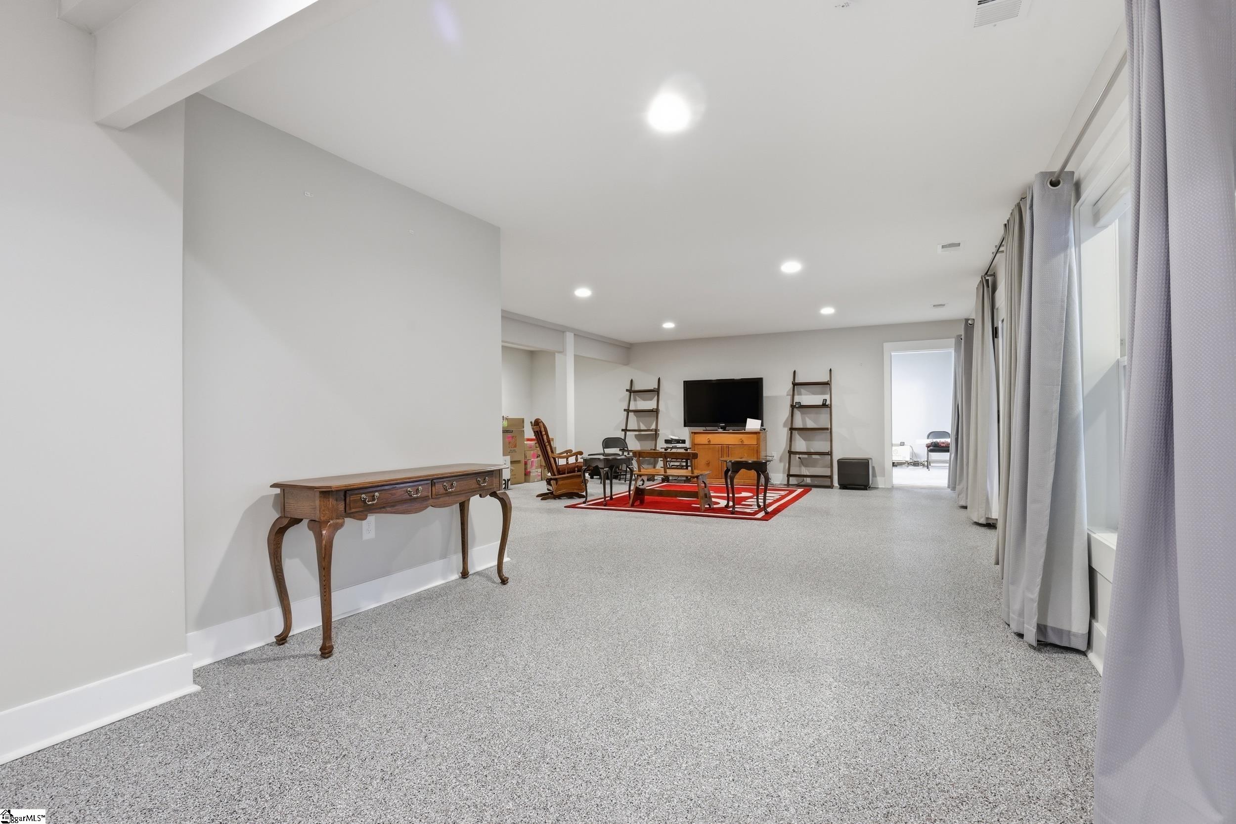 555 Riverstead Drive Property Photo 28