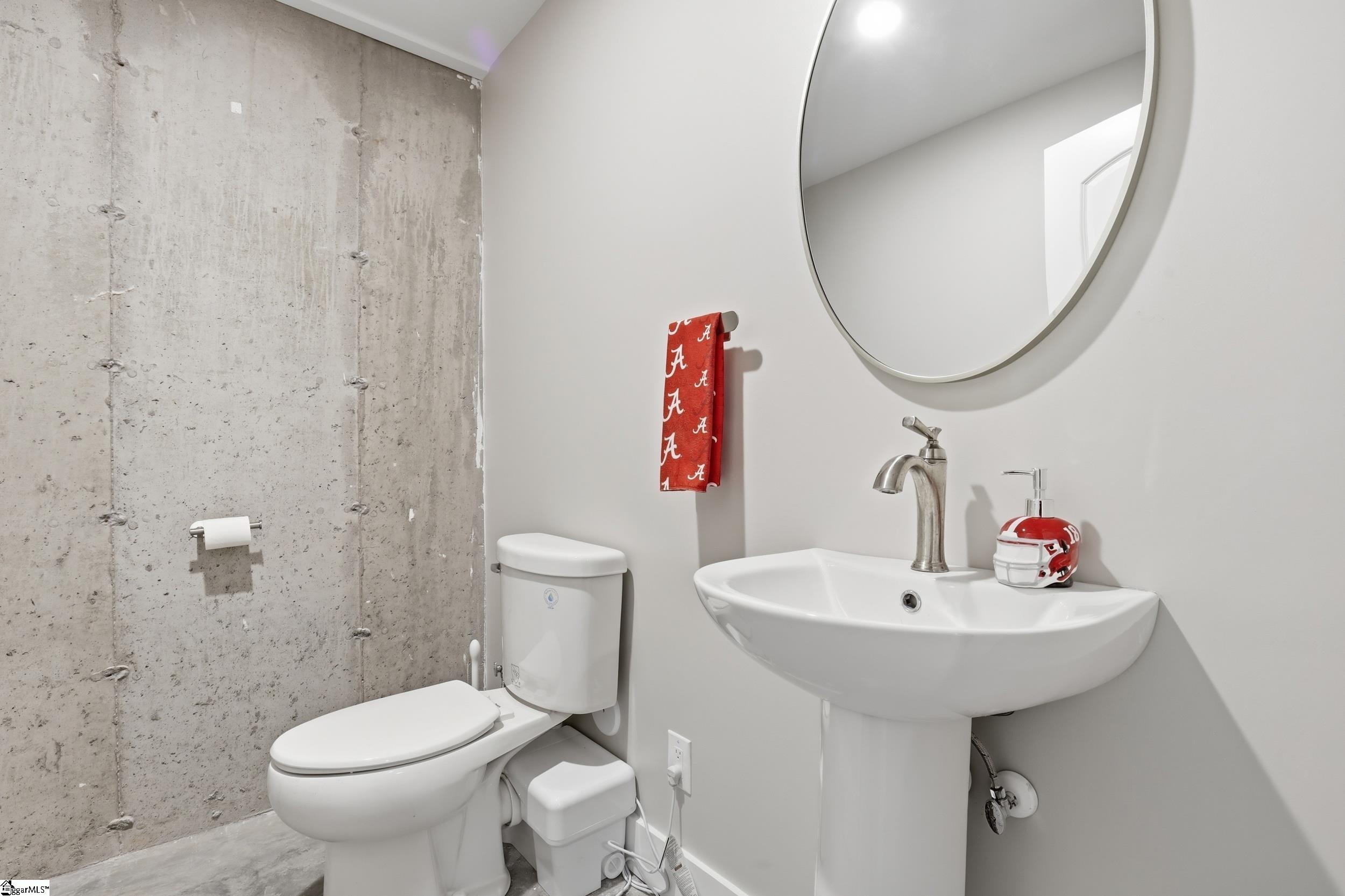 555 Riverstead Drive Property Photo 32