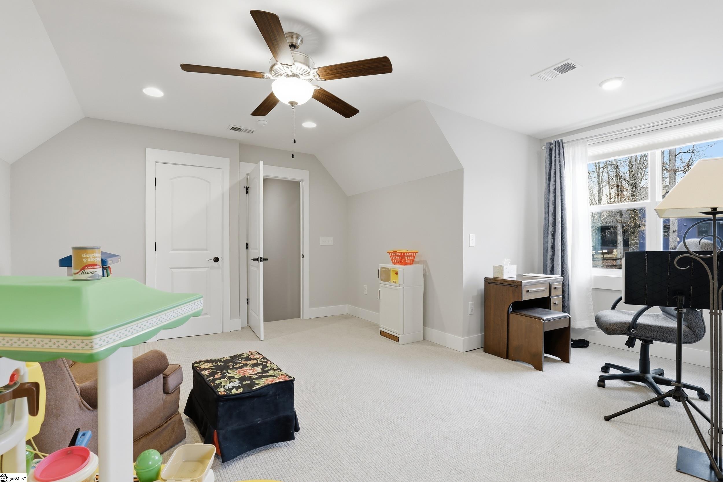 555 Riverstead Drive Property Photo 37