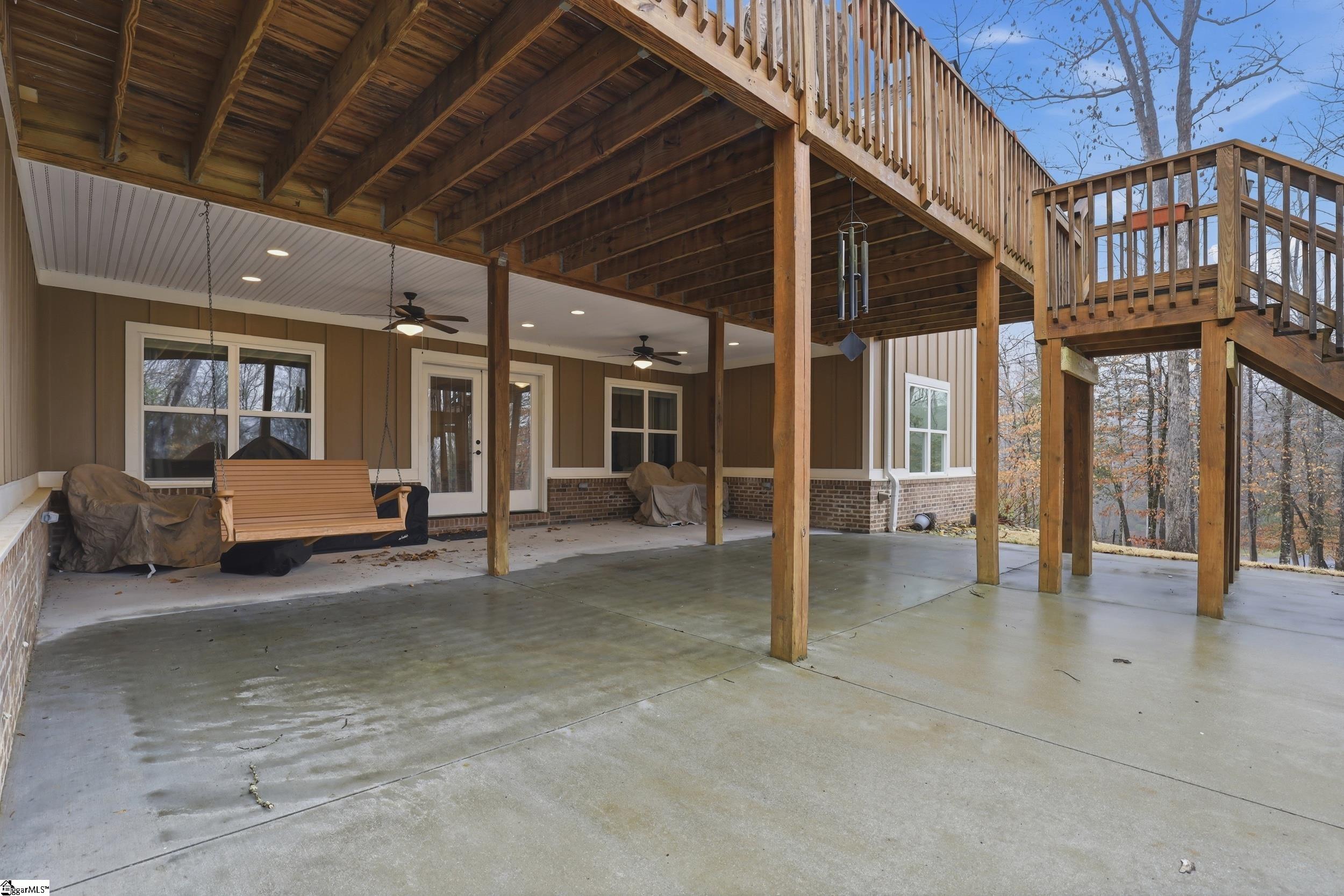 555 Riverstead Drive Property Photo 40