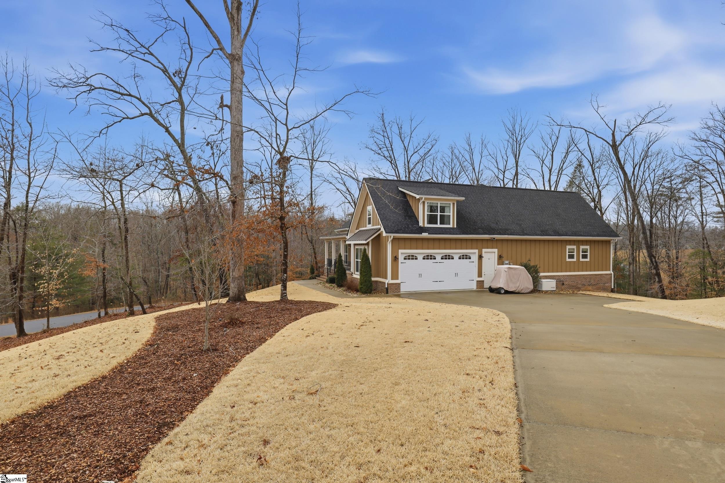 555 Riverstead Drive Property Photo 41