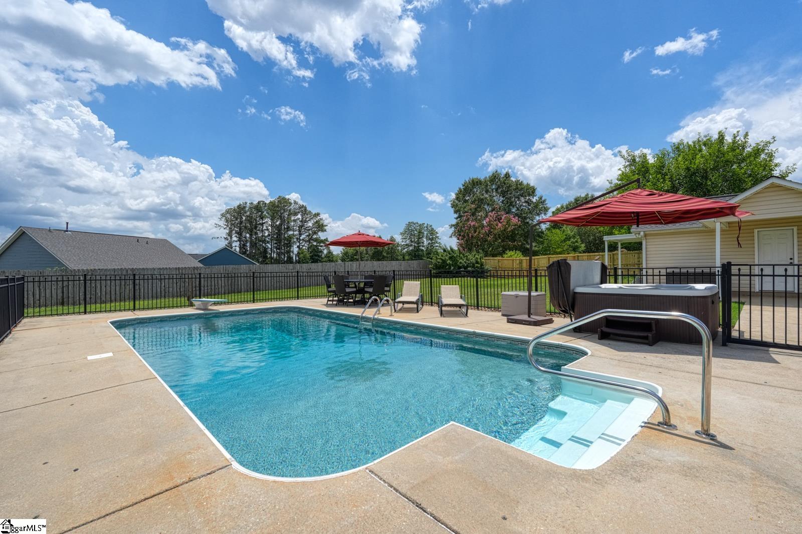 140 Bermuda Lane Property Photo 2