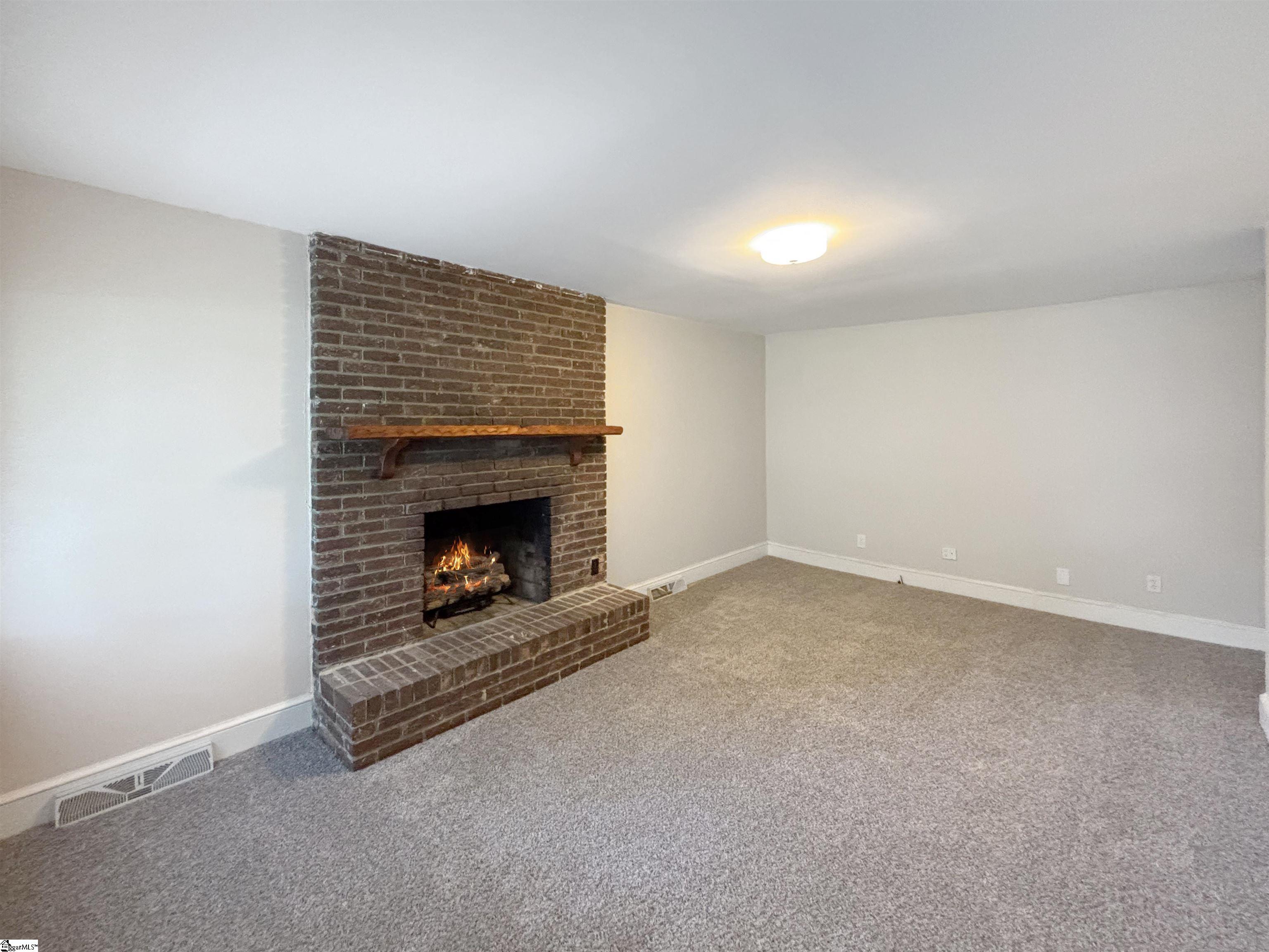 1596489 Property Photo 3