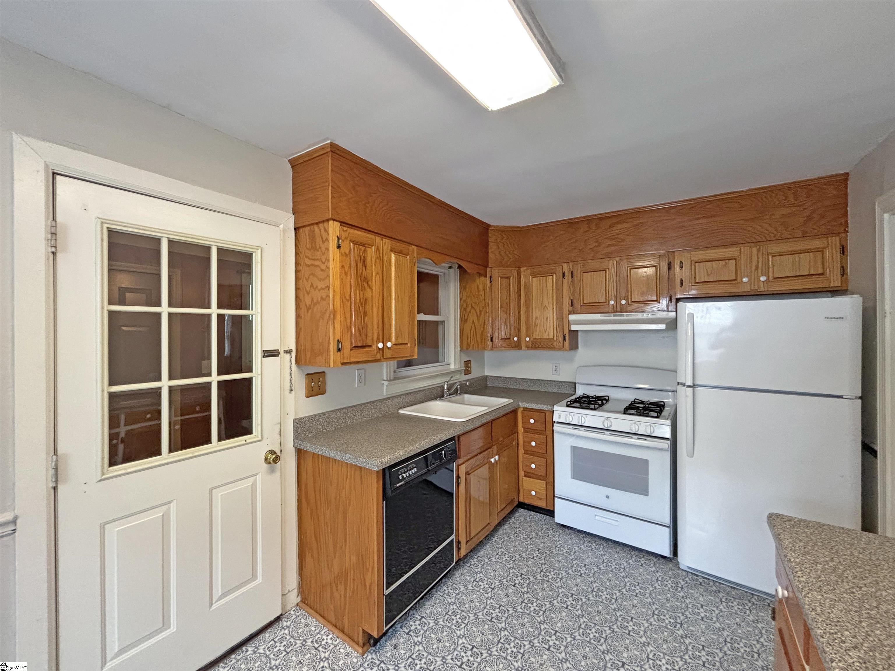 1596489 Property Photo 6