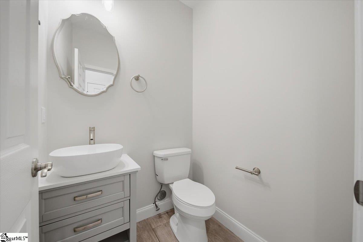 563 Clairidge Drive Property Photo 6