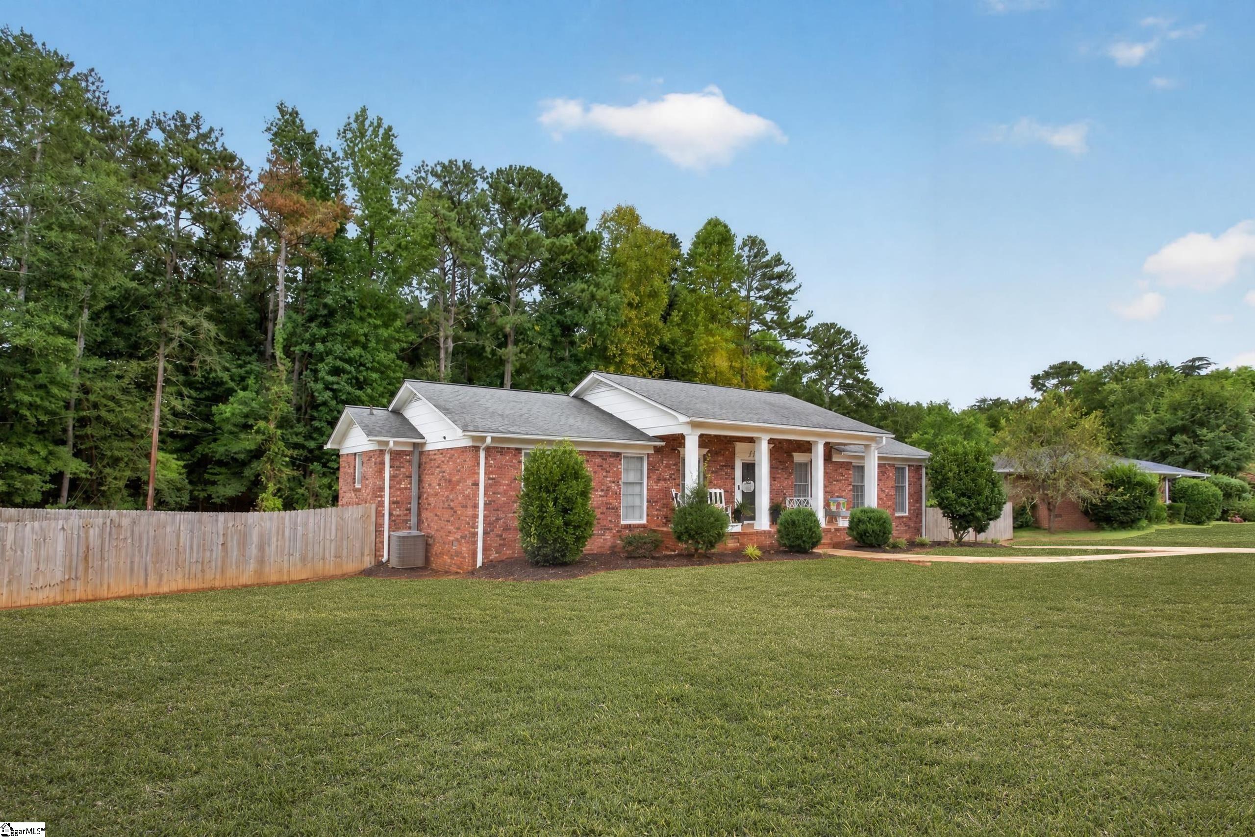 213 Briarwood Drive Property Photo 3