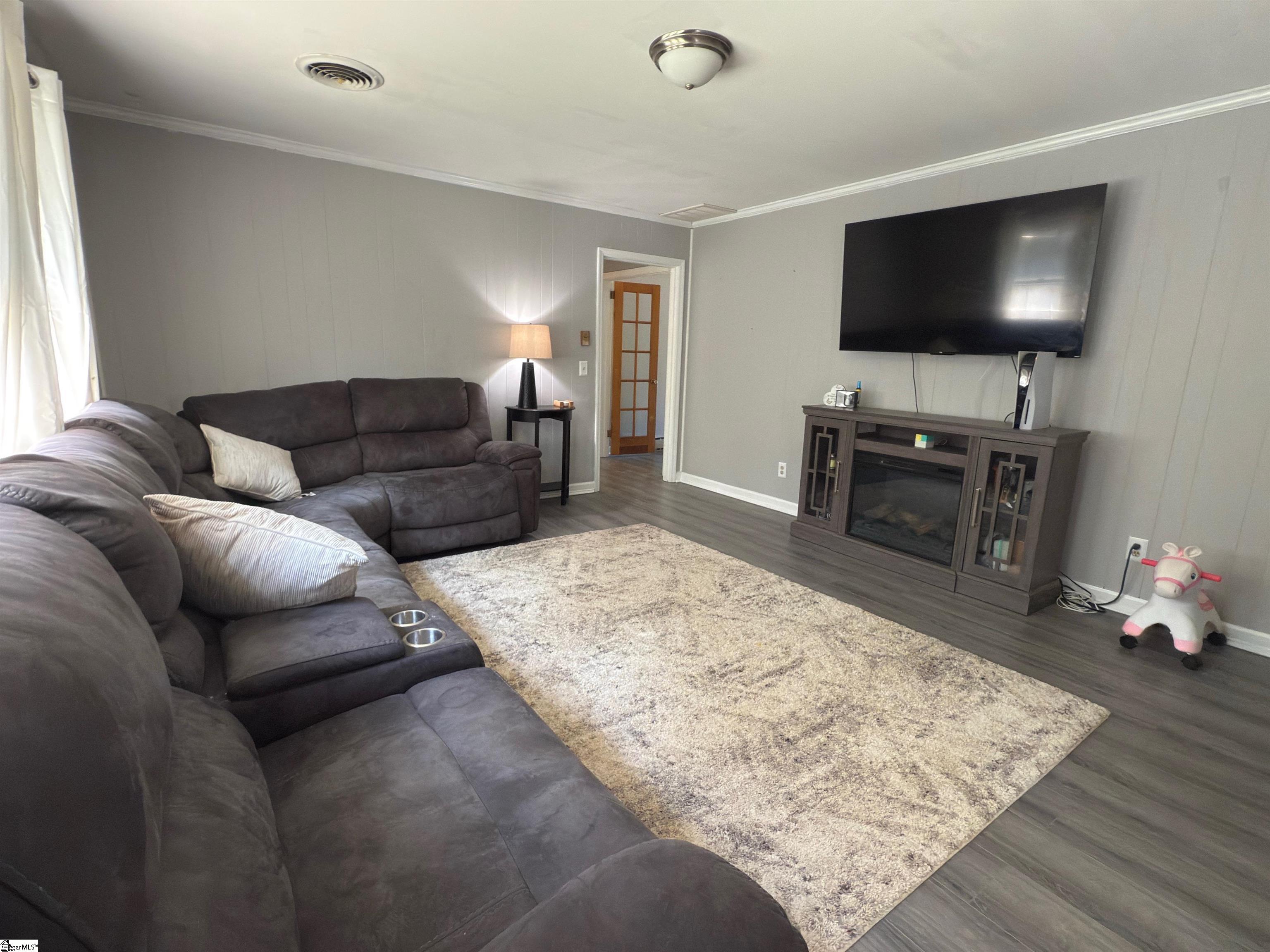 213 Briarwood Drive Property Photo 4
