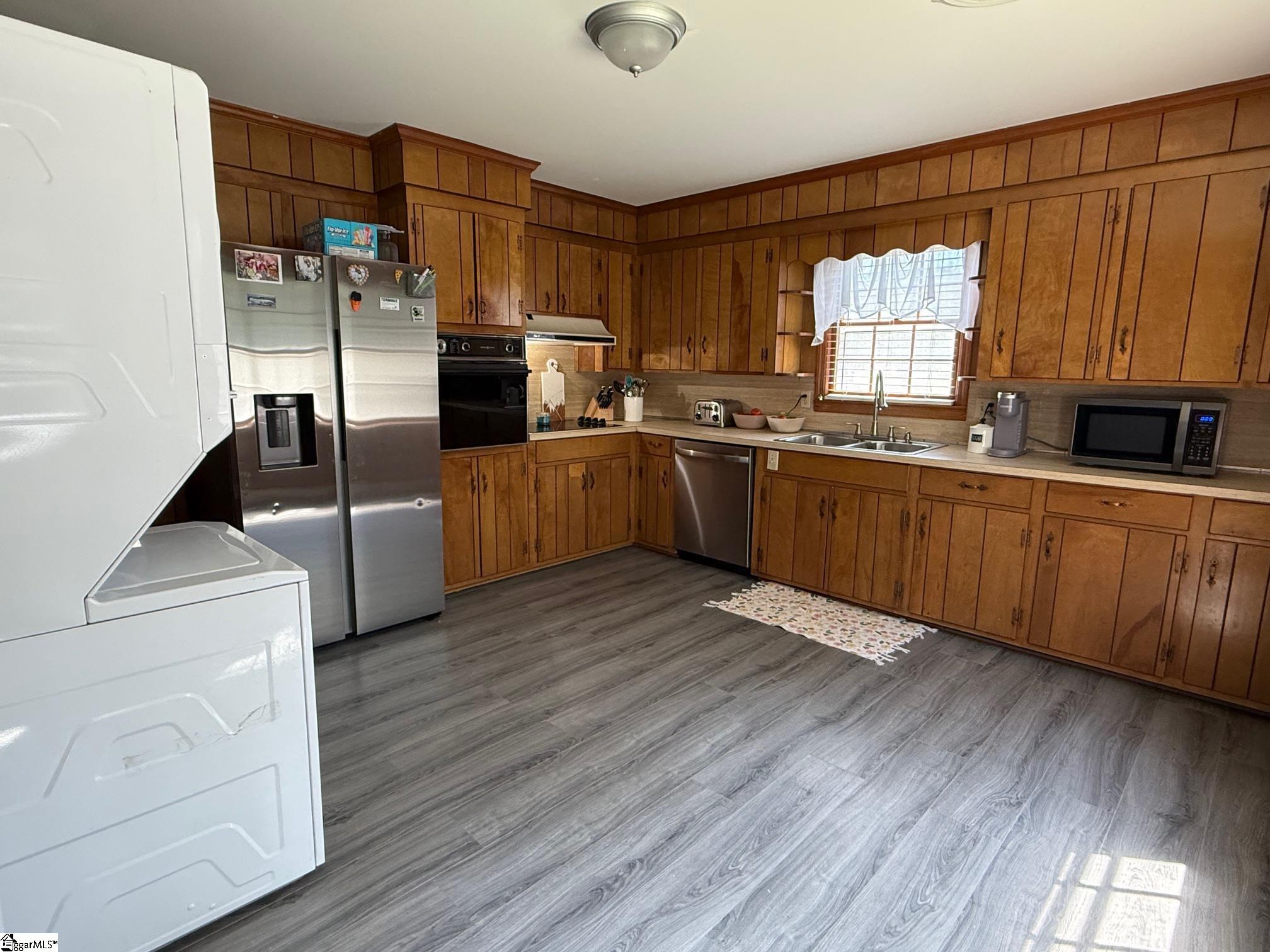 213 Briarwood Drive Property Photo 8