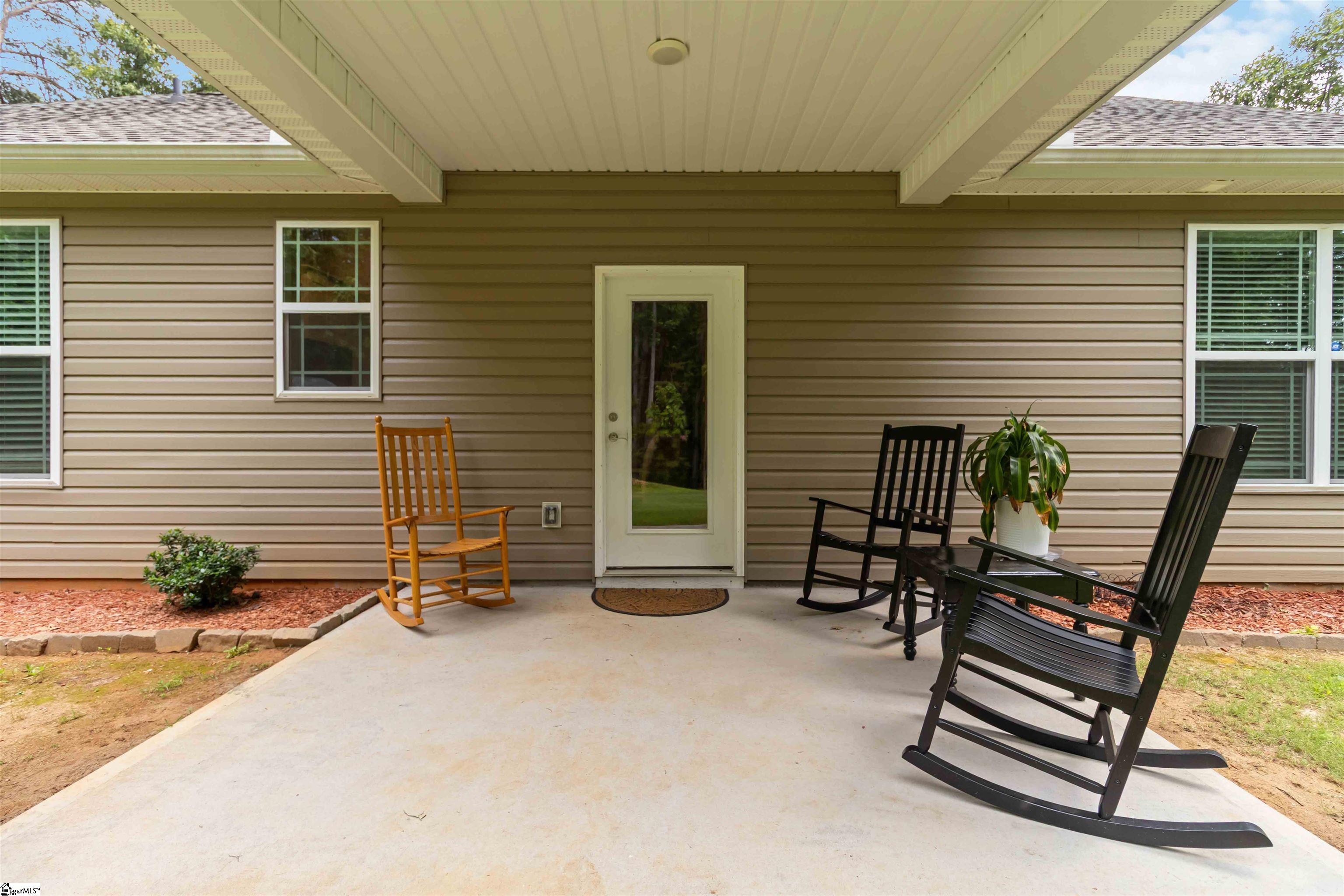 136 N Forest Circle Property Photo 4
