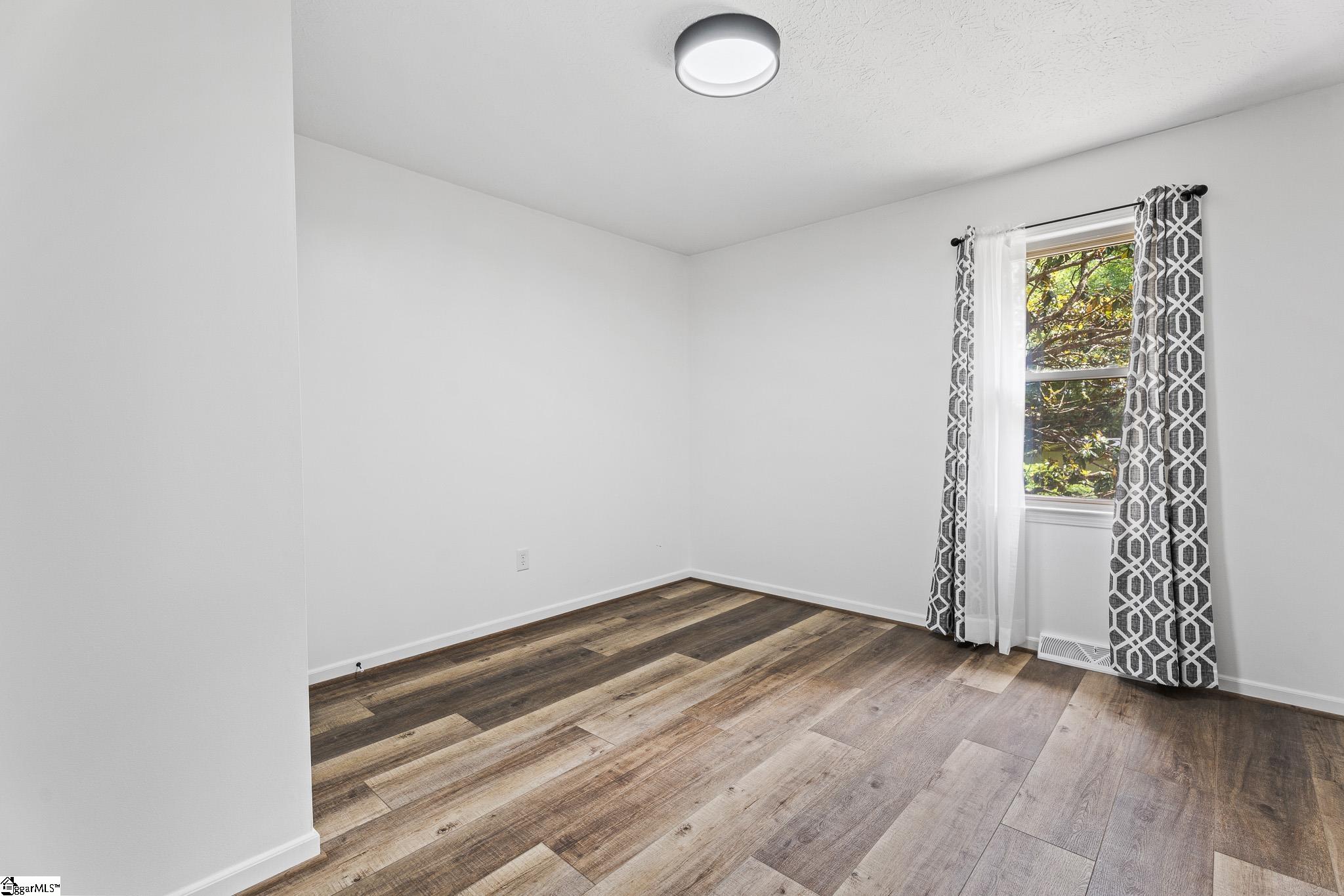 205 Southgate Circle Property Photo 17