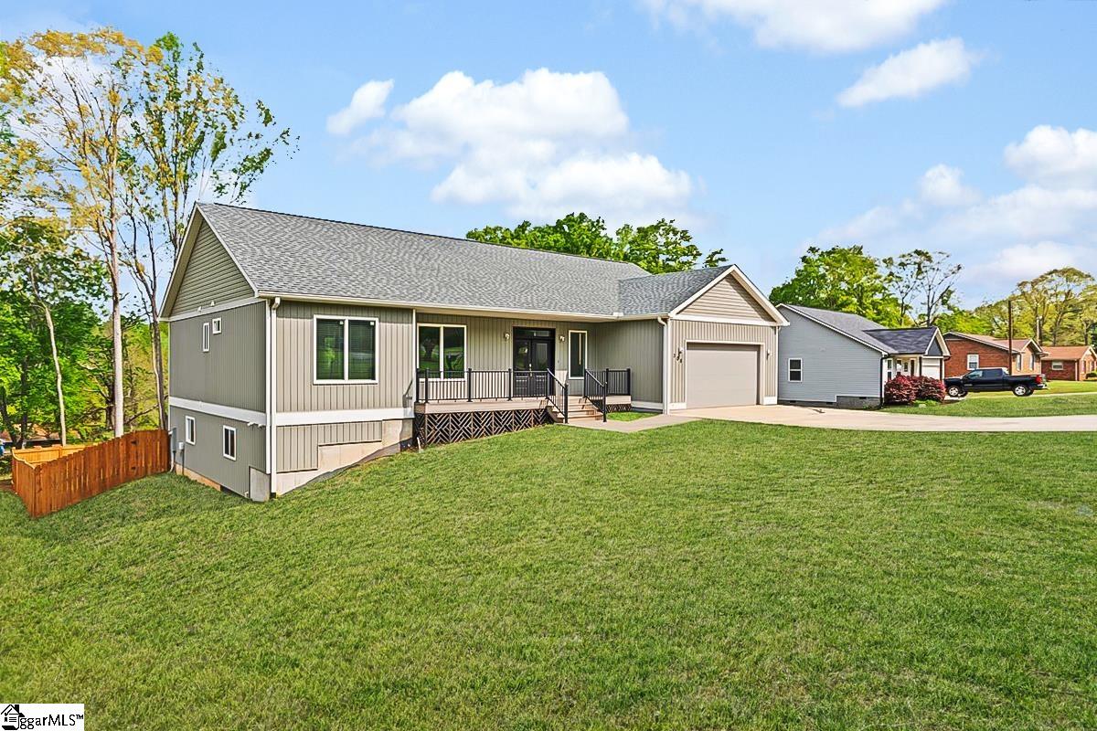 308 Pineridge Drive Property Photo 4