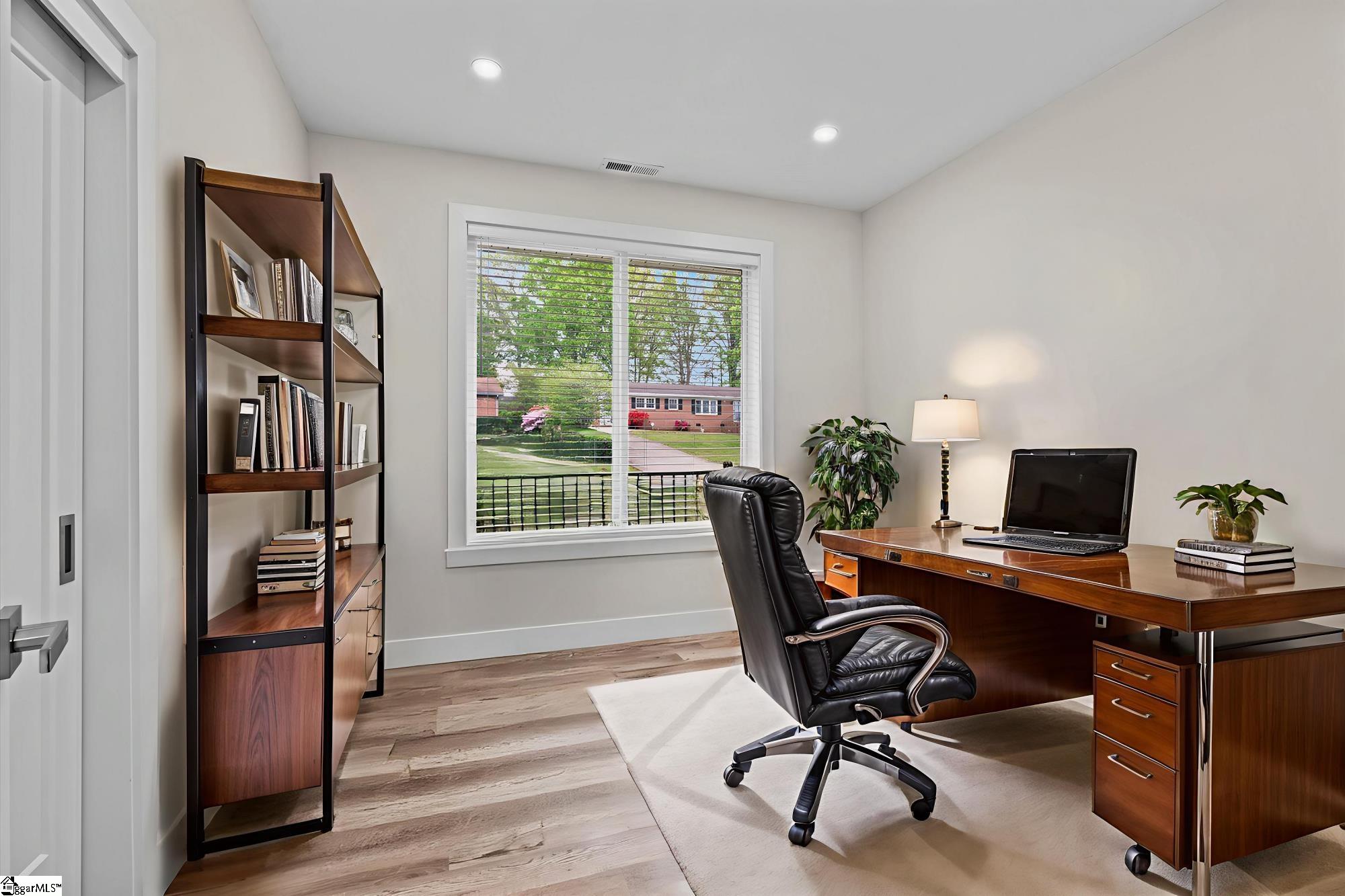308 Pineridge Drive Property Photo 17