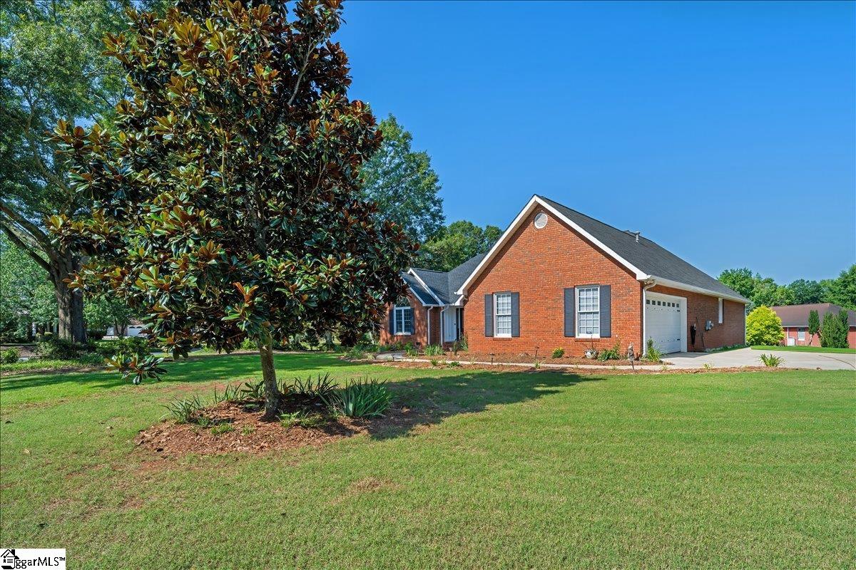 101 Brittany Park Property Photo 3