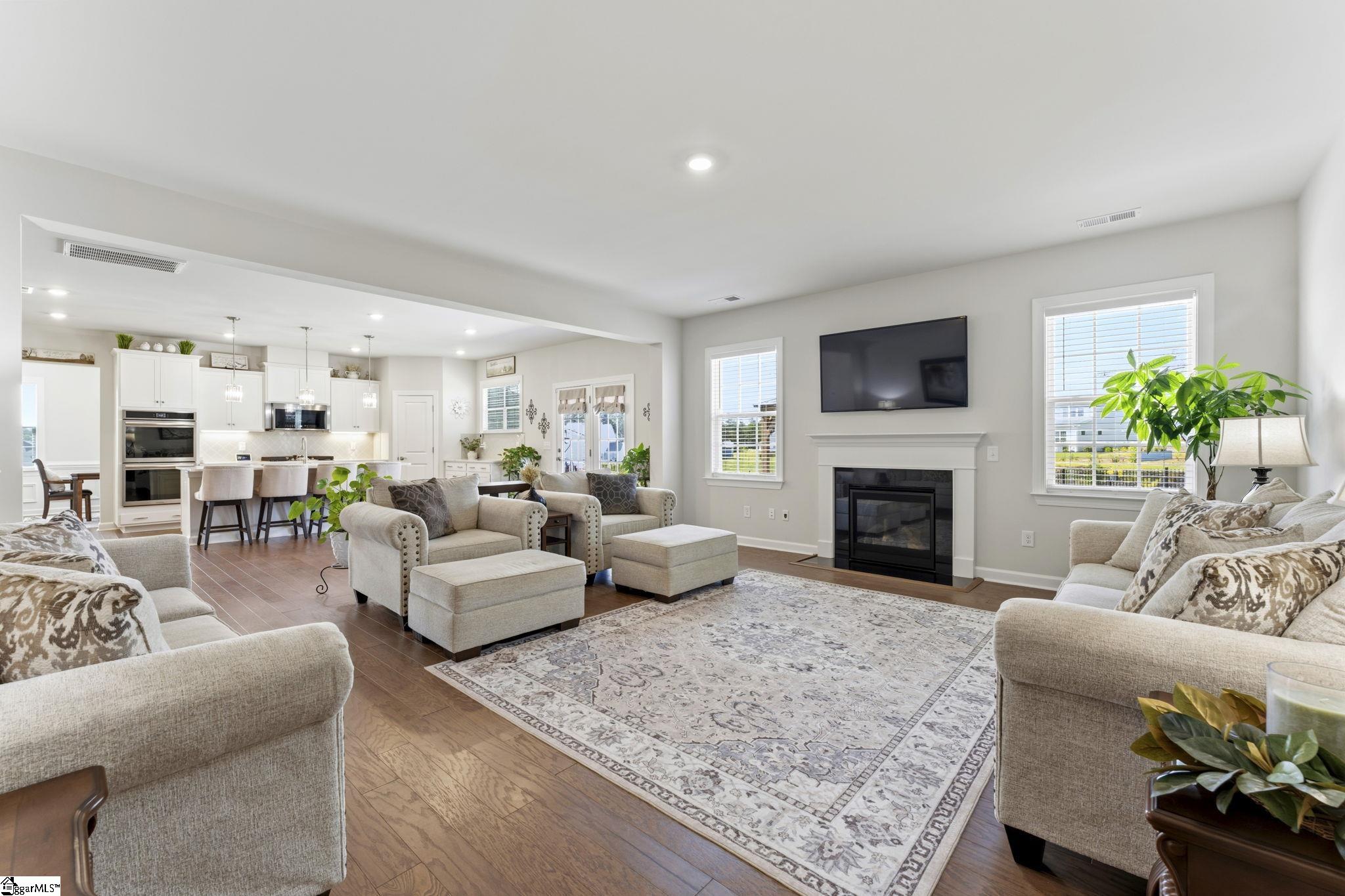 208 Isleview Place Property Photo 3