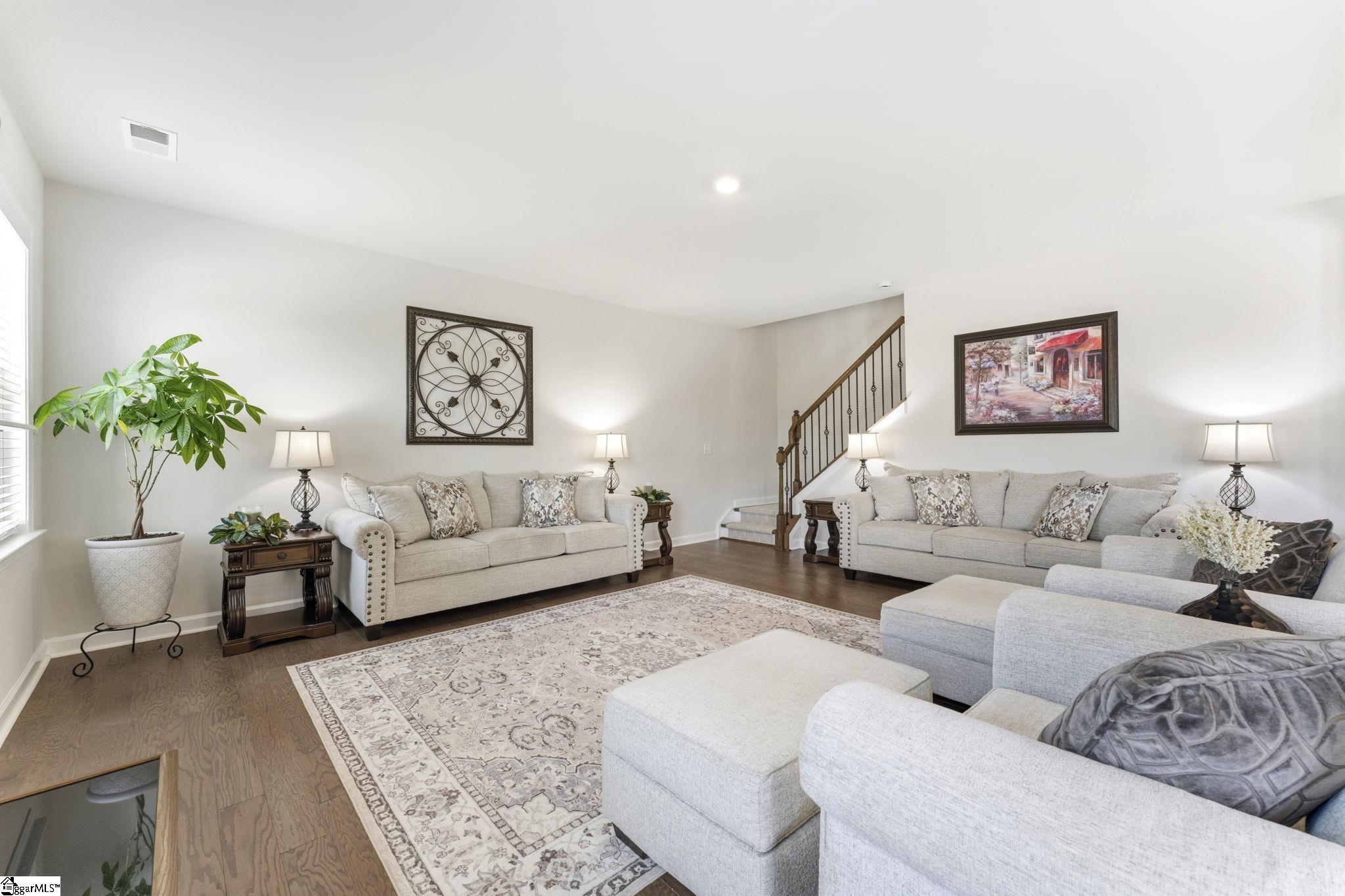 208 Isleview Place Property Photo 5