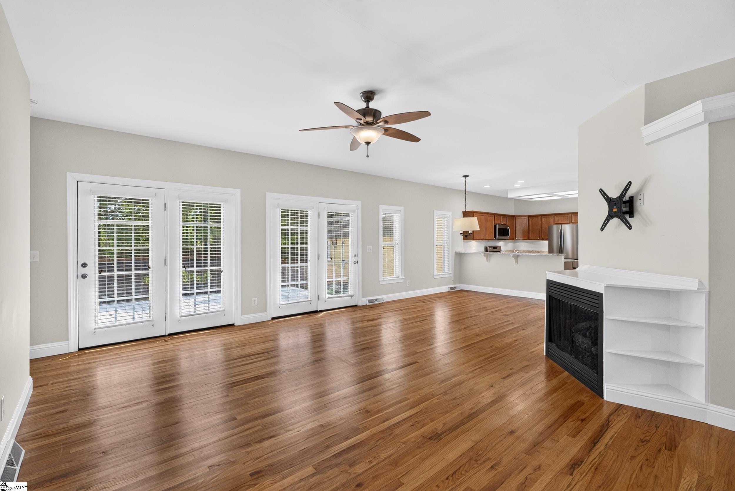 748 N Elm Avenue Property Photo 17
