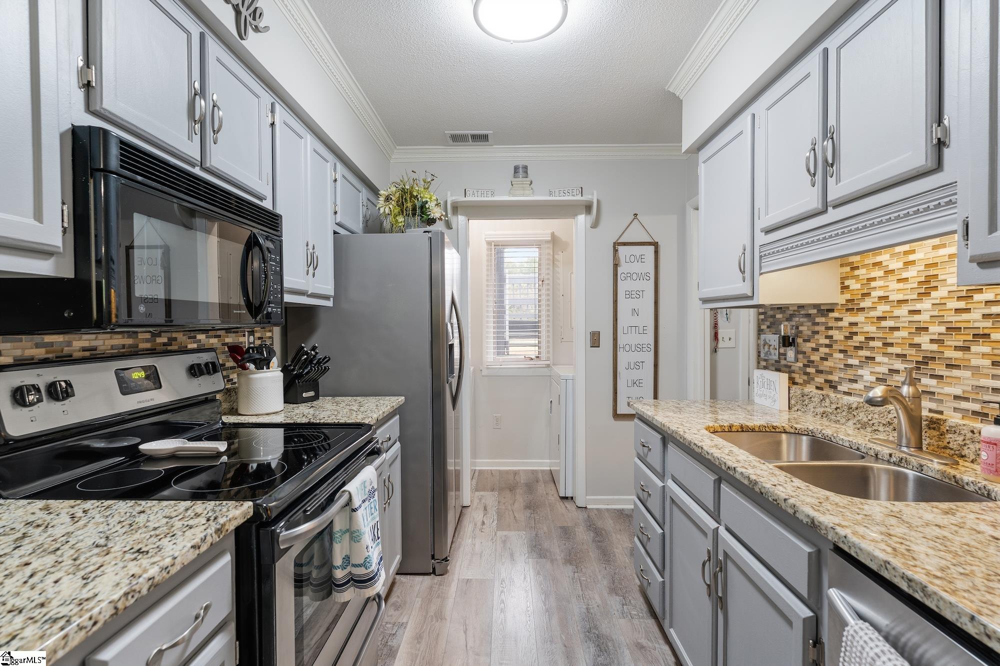 32 Harbor Gate Property Photo 6
