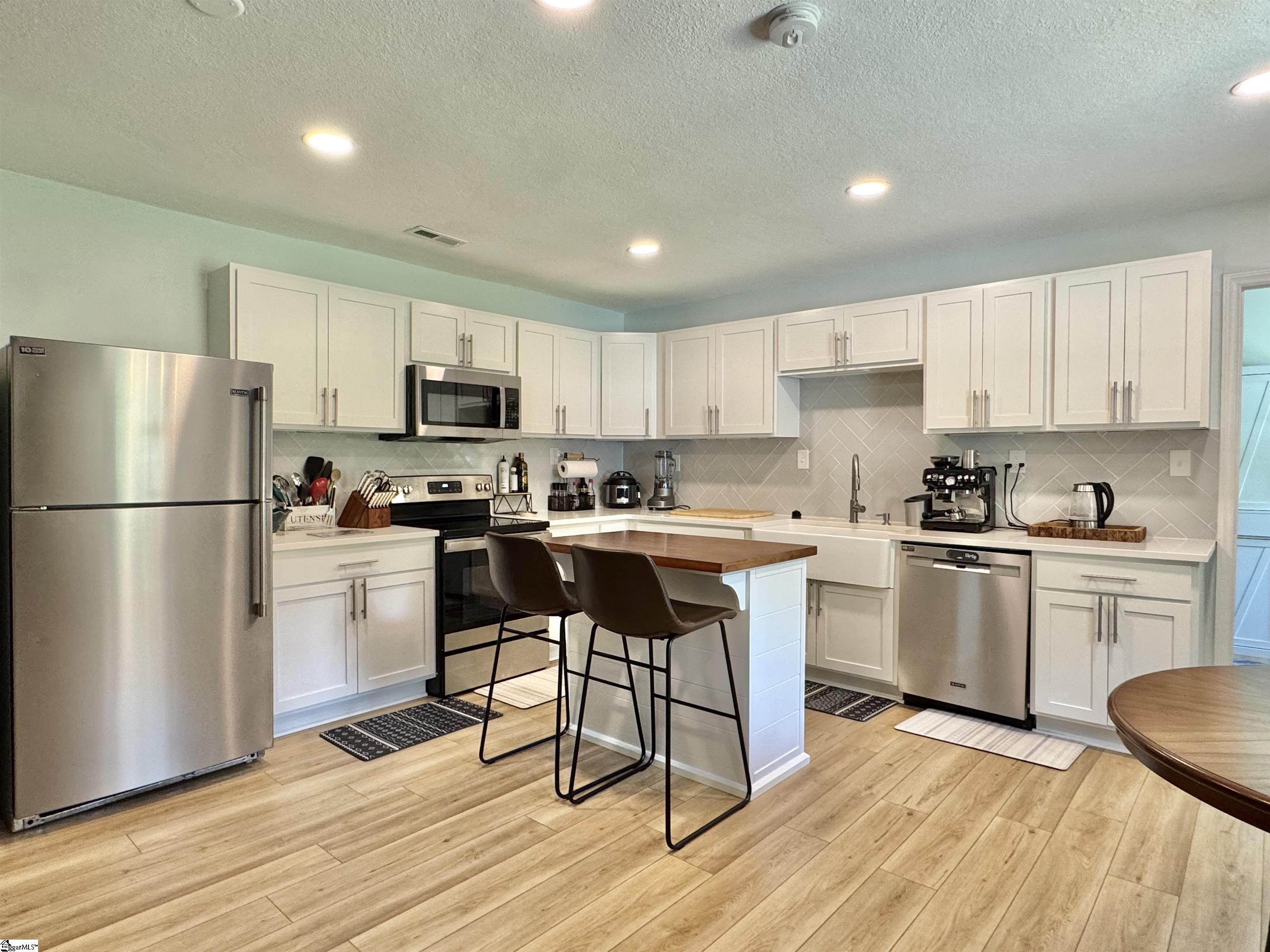 159 Country Creek Drive Property Photo 8