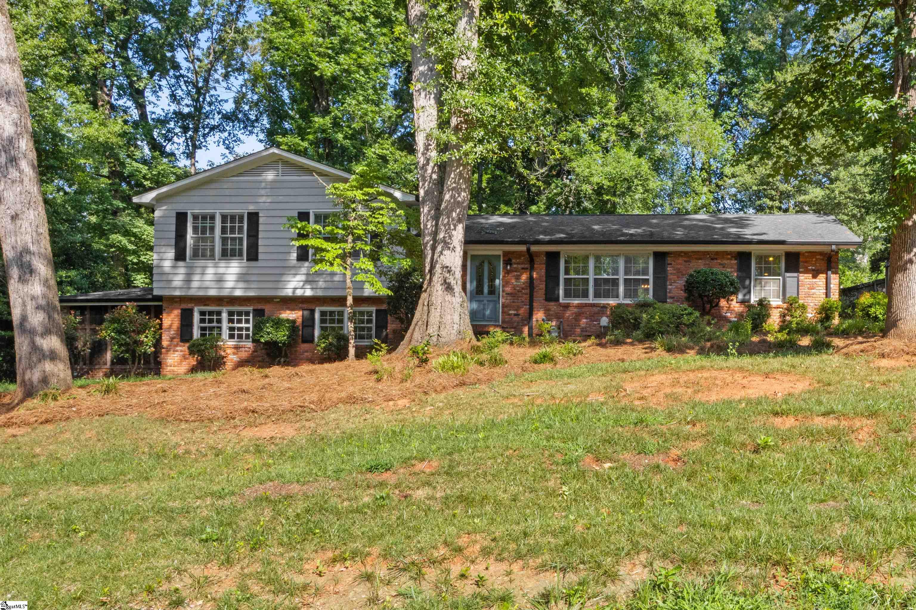 295 Fairlane Drive Property Photo 2