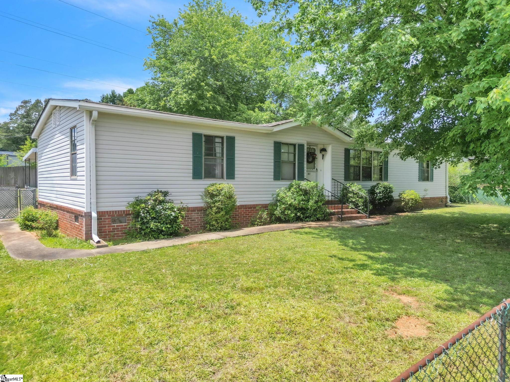207 Wallace Drive Property Photo 1