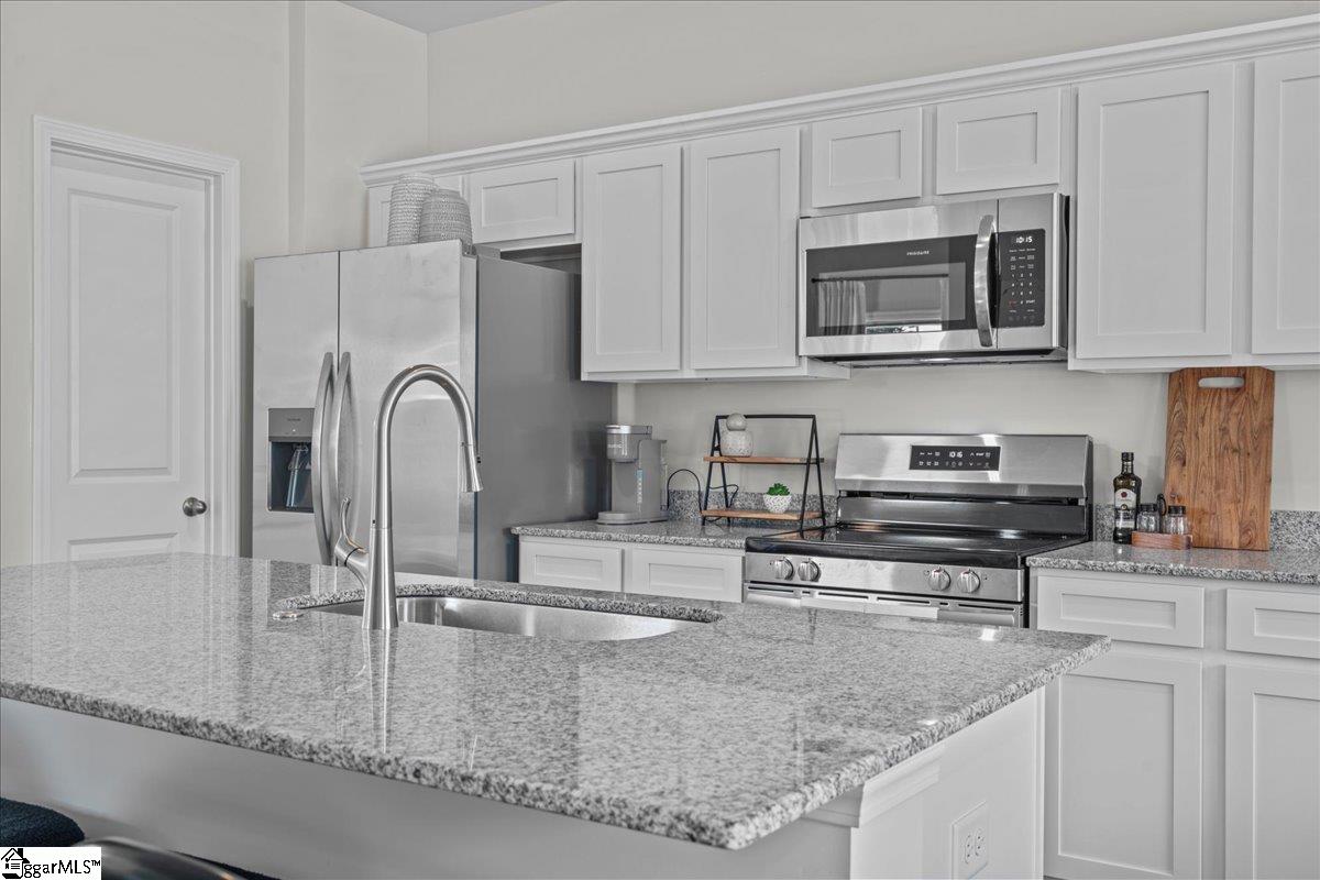 220 Islay Way Property Photo 3