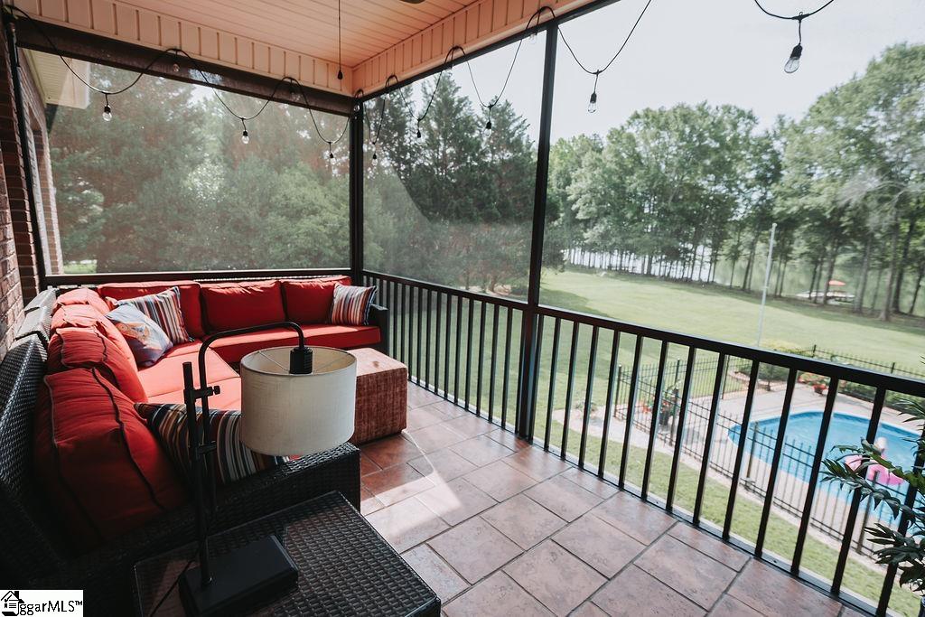 6 Lanshore Court Property Photo 5