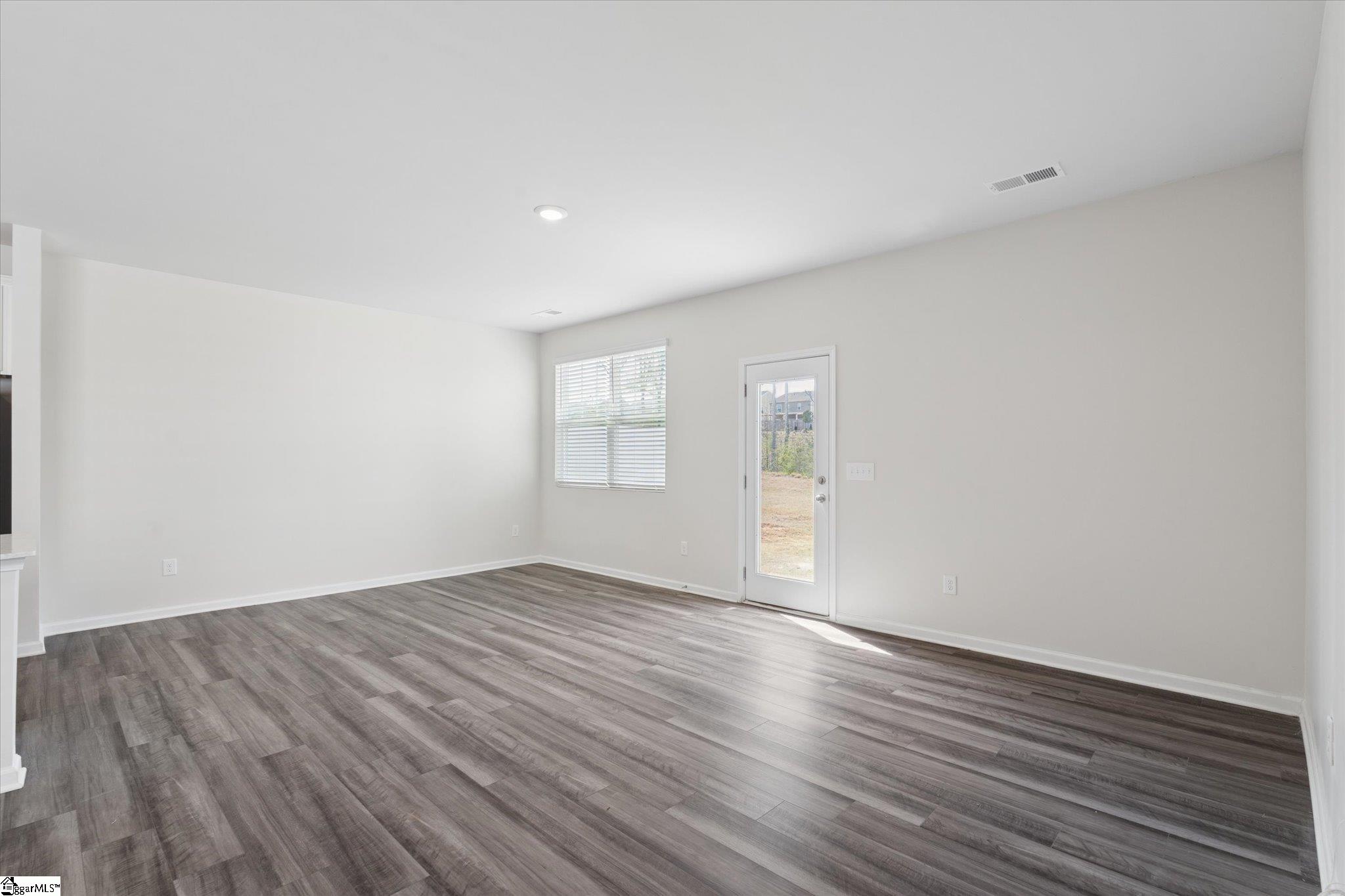 299 E Compass Way Property Photo 9