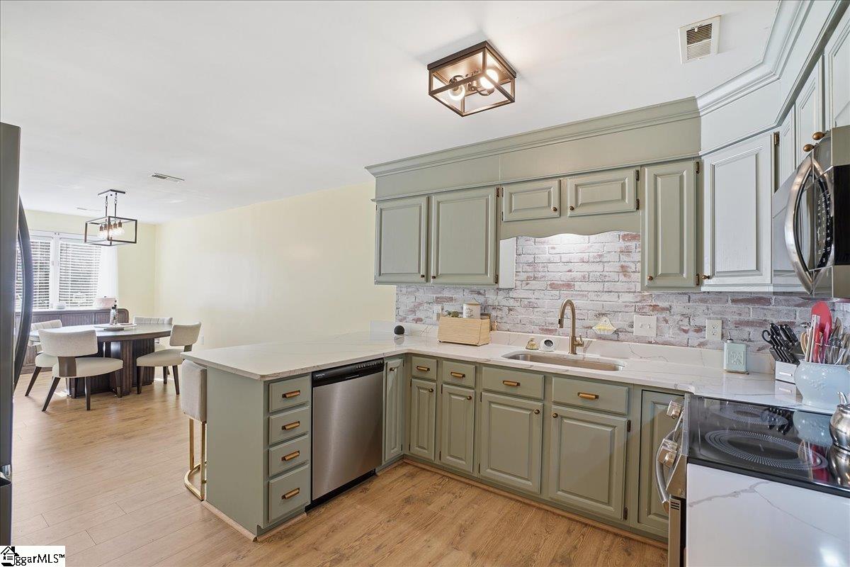 426 Sparrow Hawk Court Property Photo 12
