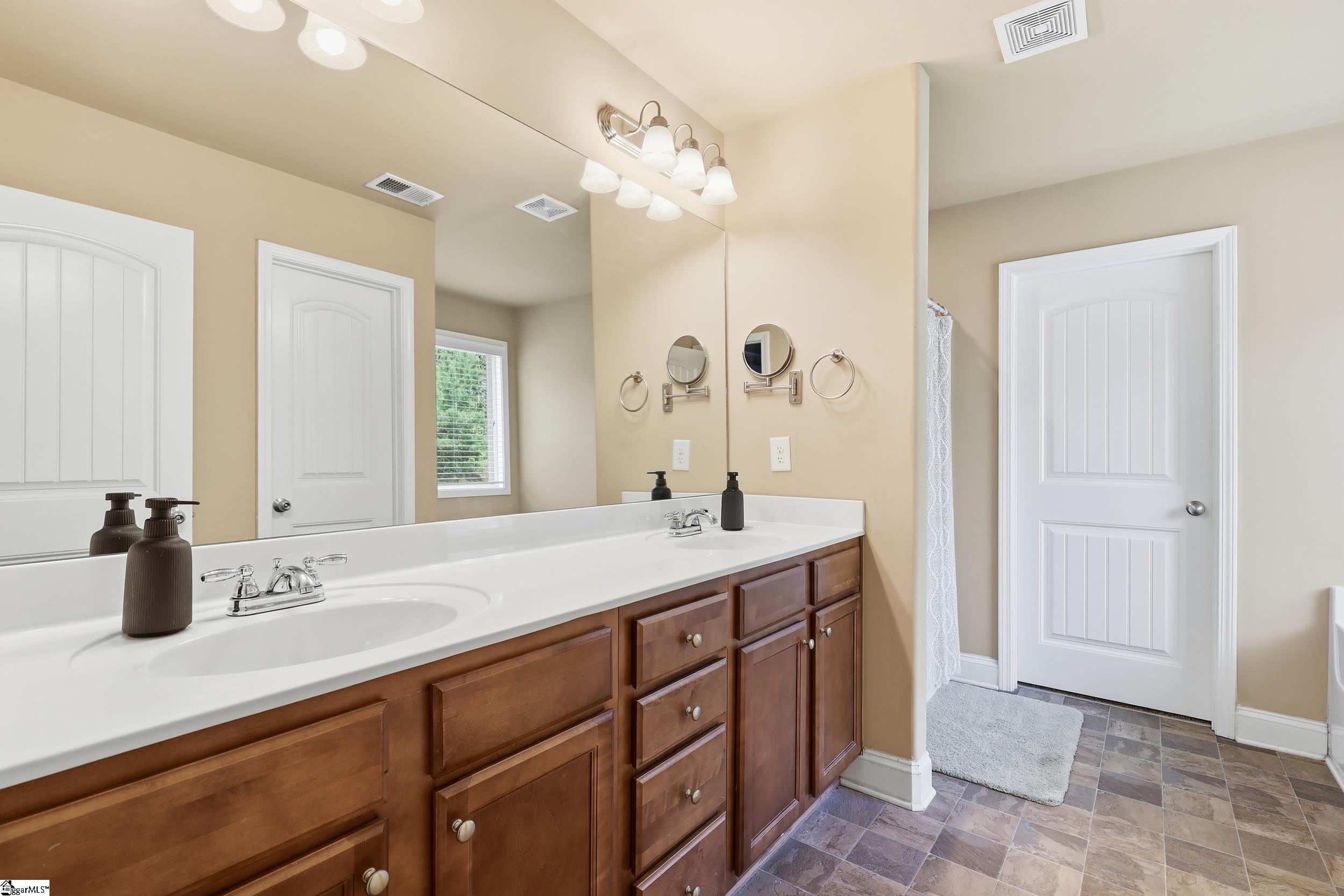 144 Shakleton Drive Property Photo 18
