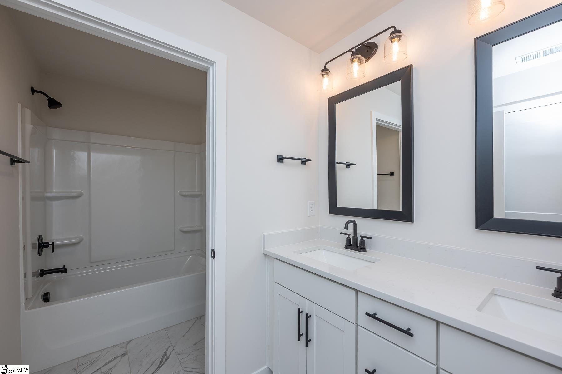 1004 Gresham Place Property Photo 29