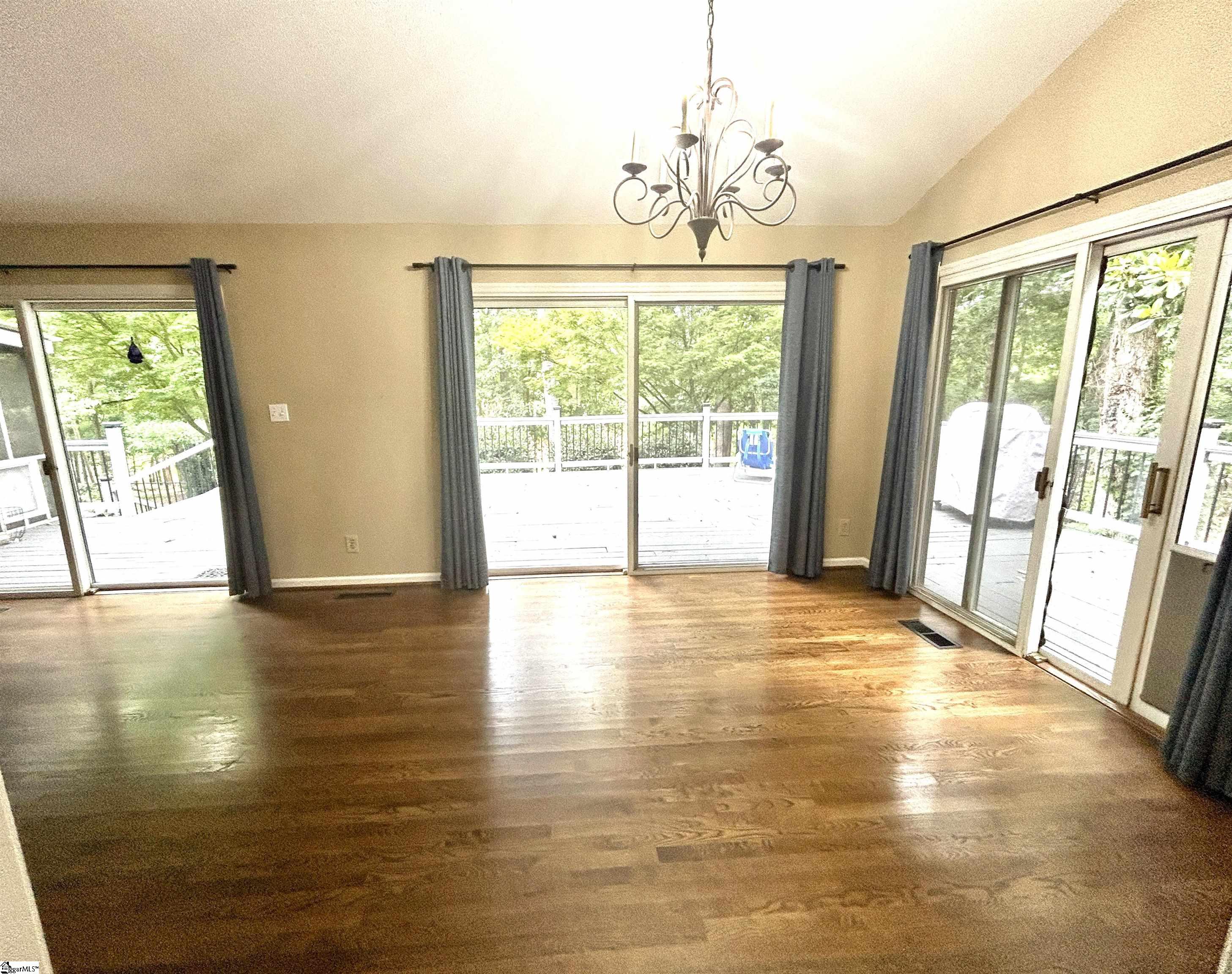121 Circle Drive Property Photo 8