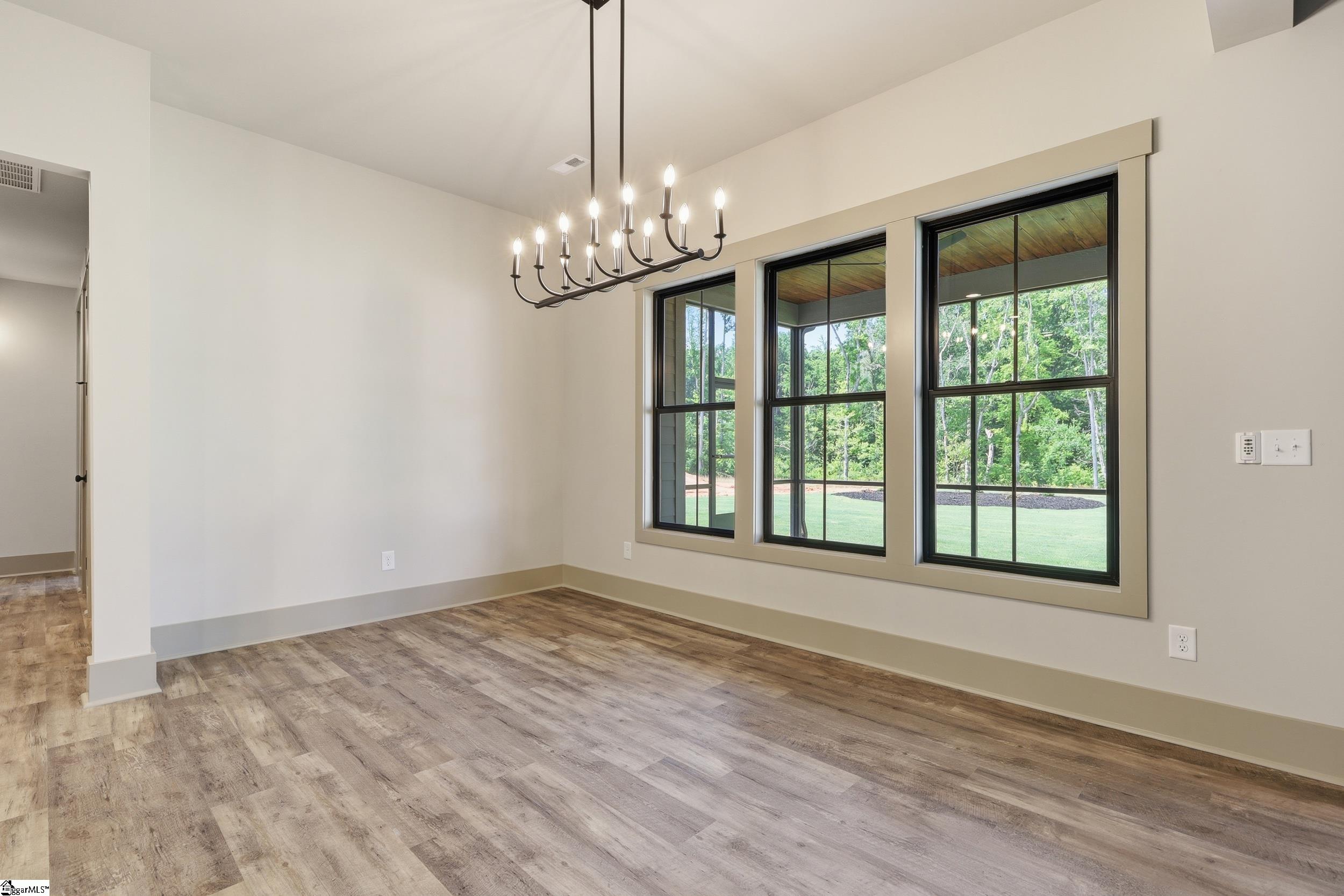 4088 Hollybank Drive Property Photo 6