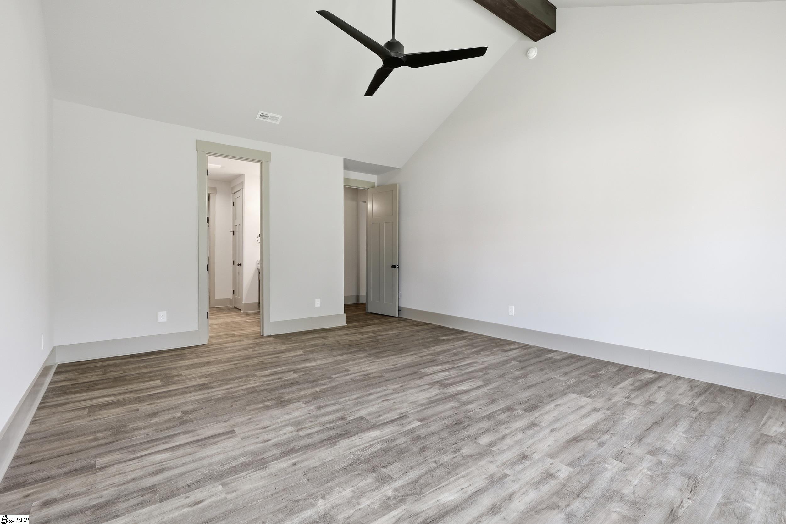 4088 Hollybank Drive Property Photo 9