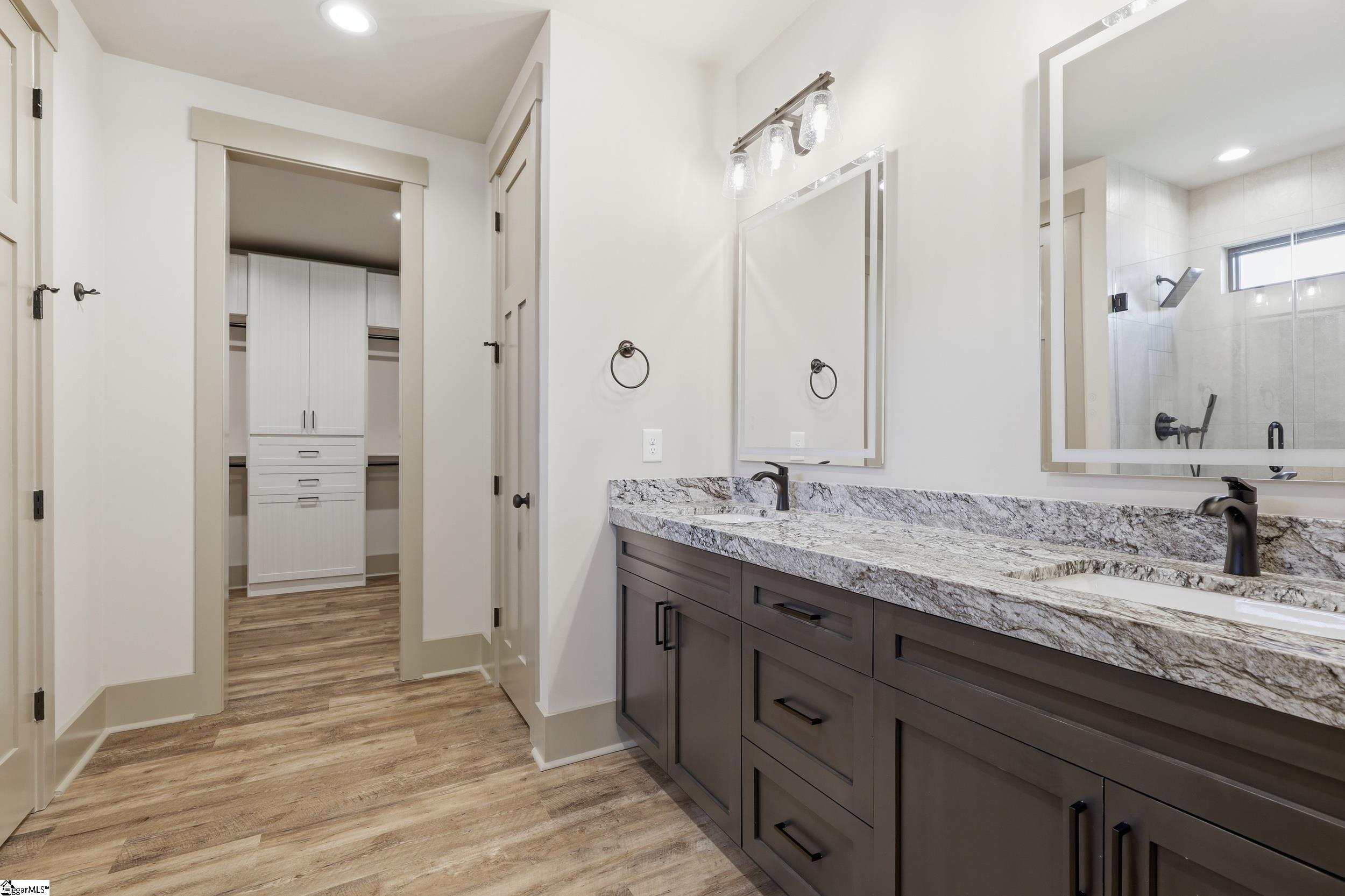 4088 Hollybank Drive Property Photo 10