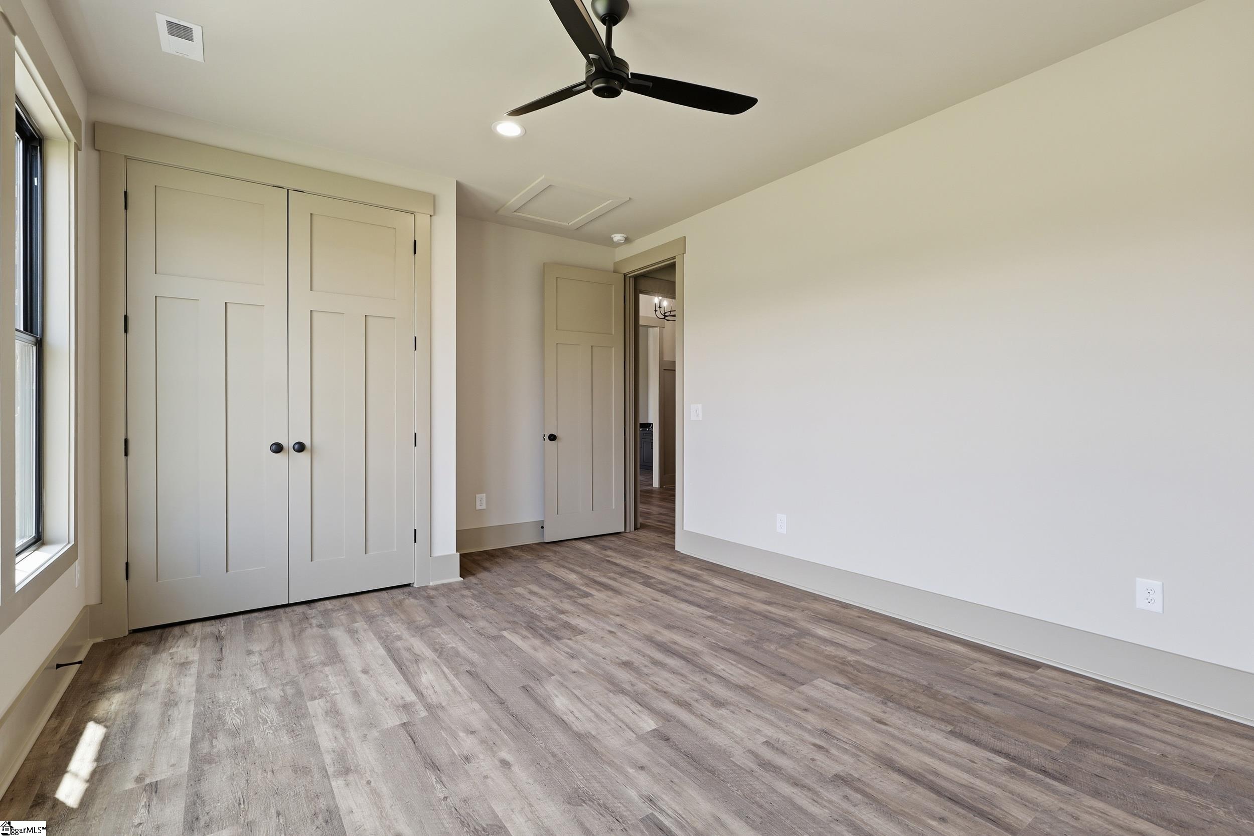 4088 Hollybank Drive Property Photo 11
