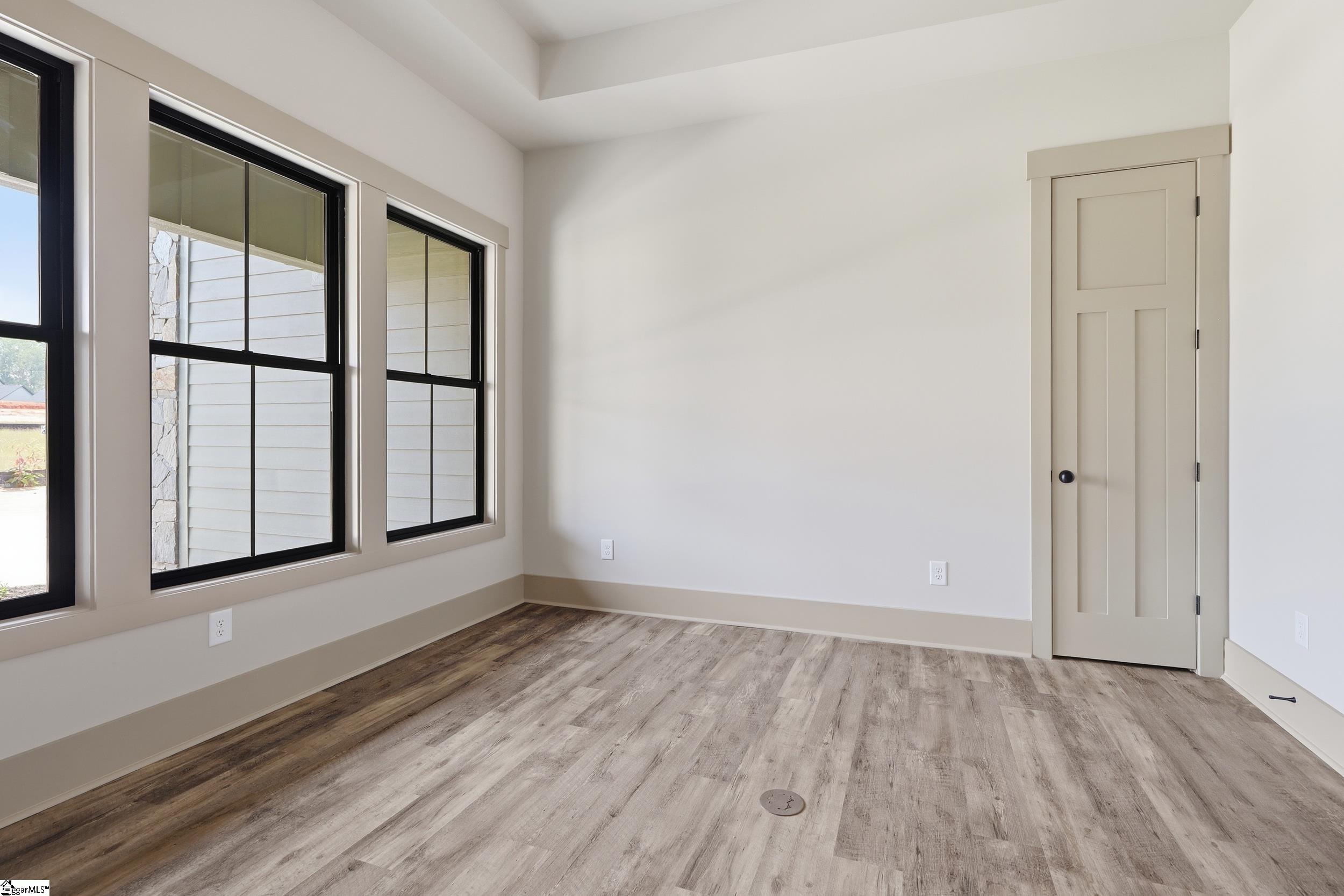 4088 Hollybank Drive Property Photo 12