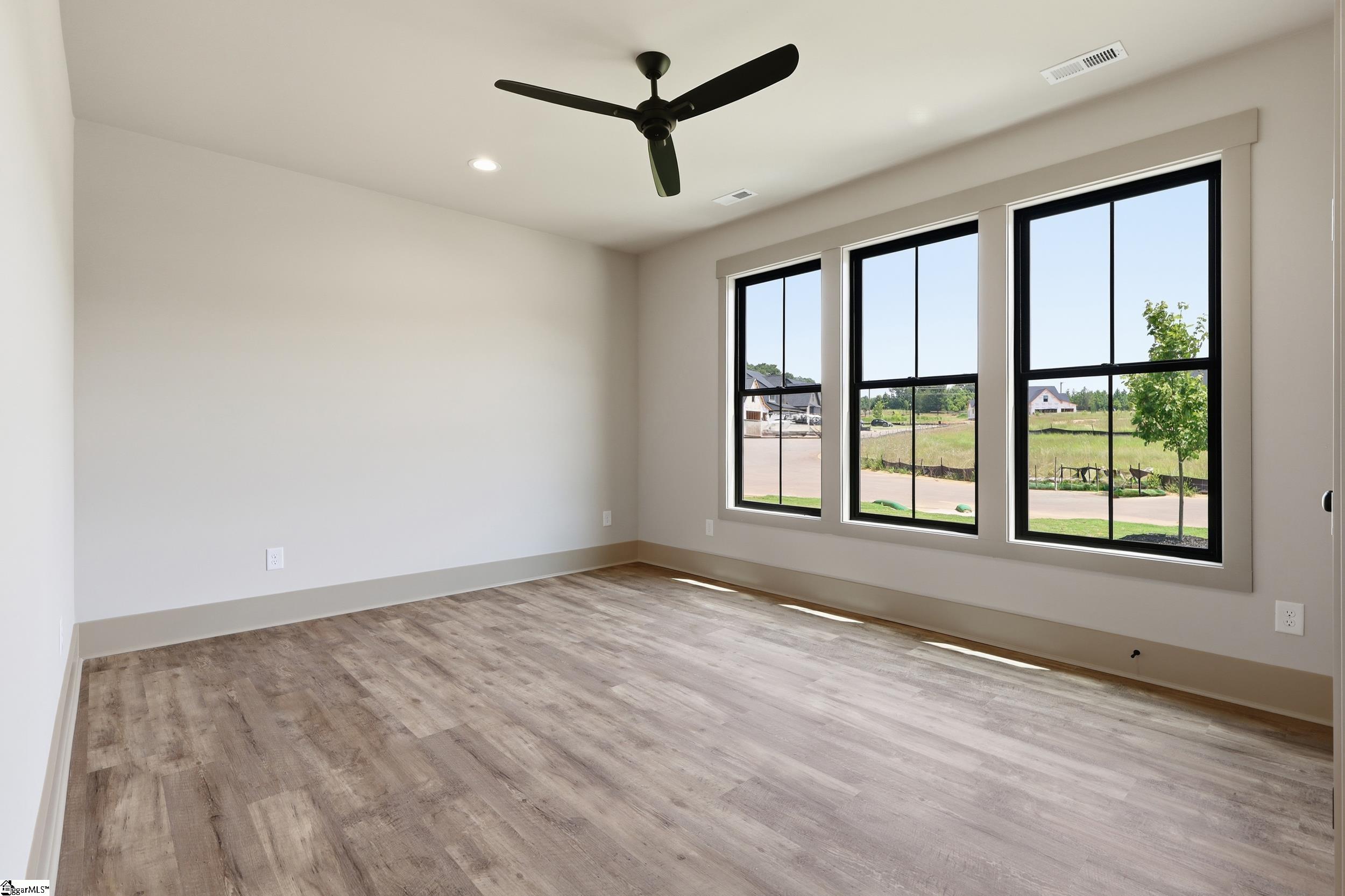 4088 Hollybank Drive Property Photo 16