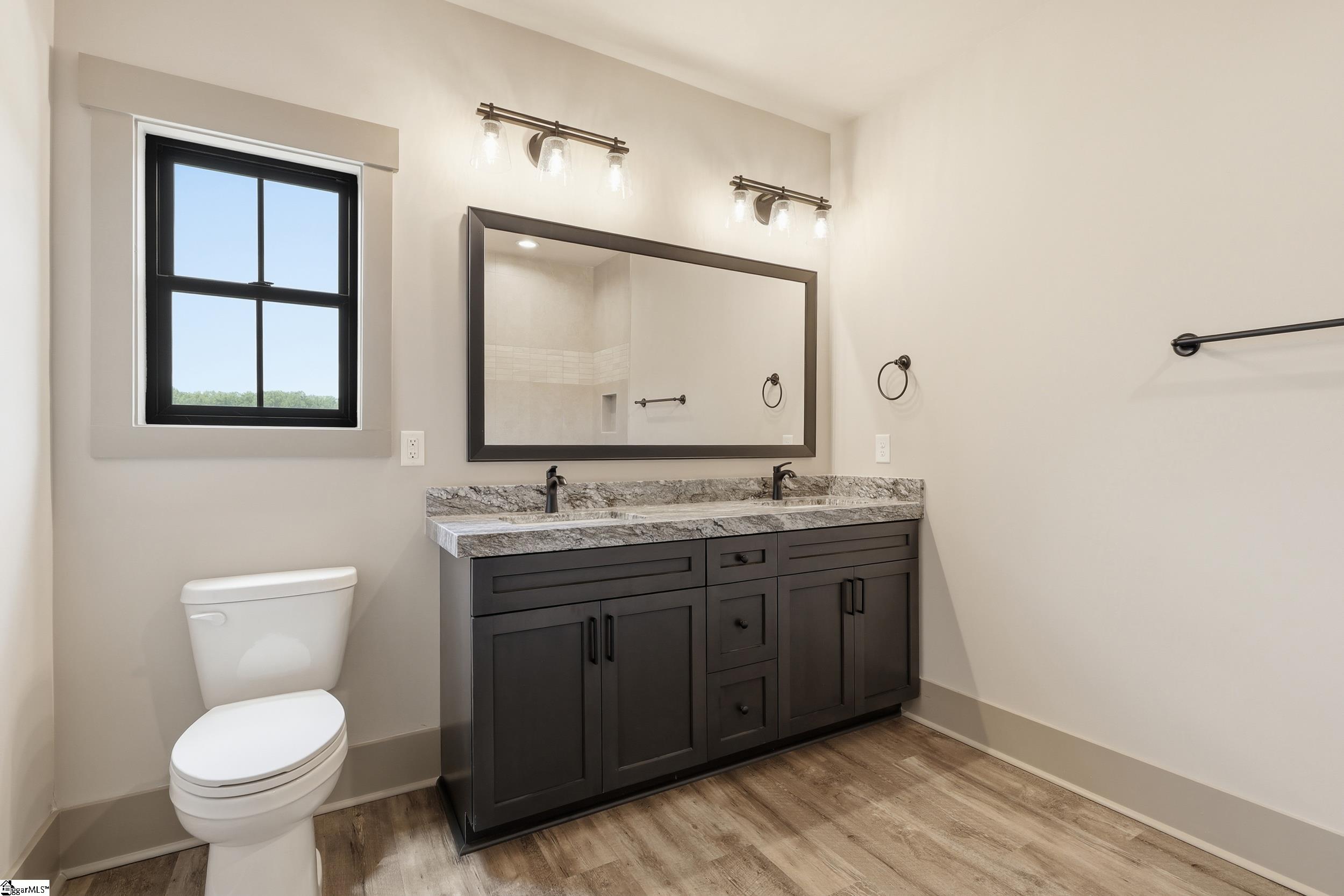 4088 Hollybank Drive Property Photo 17