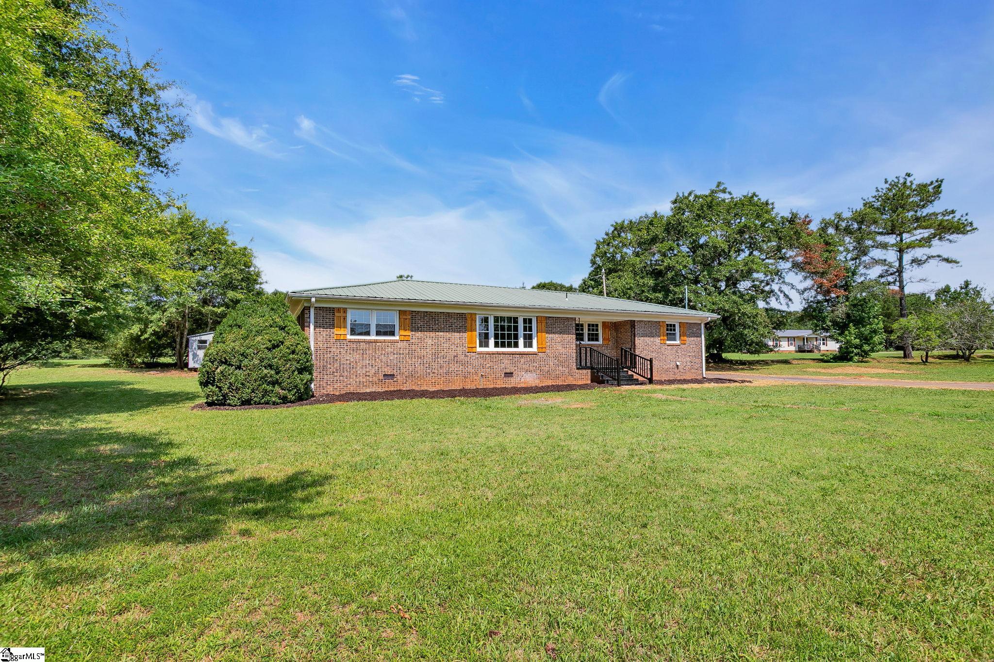 1500 Mountain View Road Property Photo 2