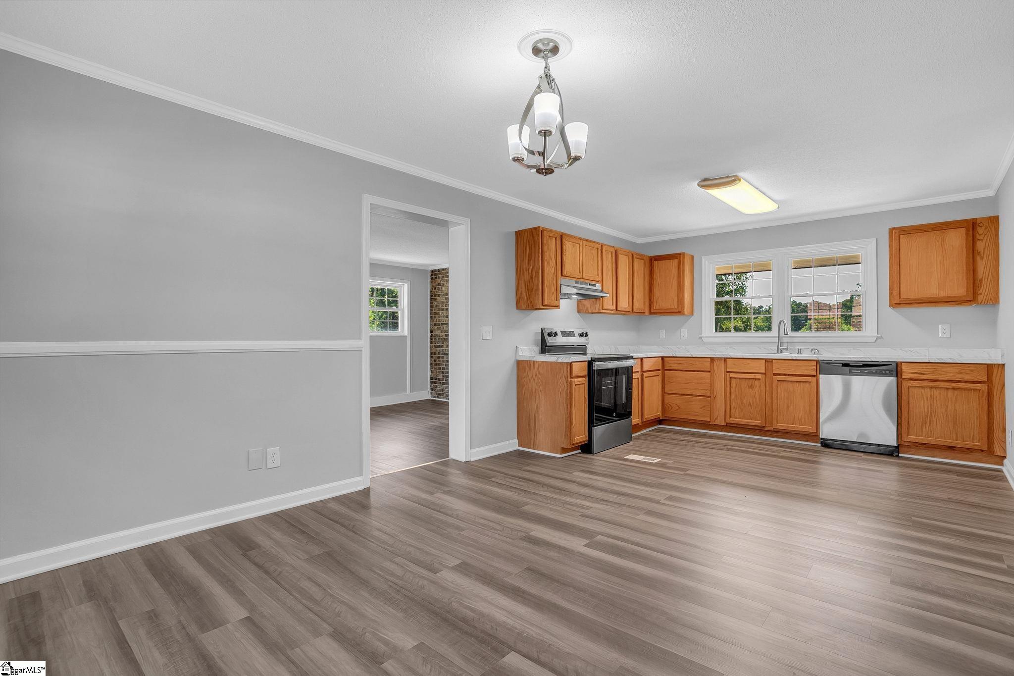 1500 Mountain View Road Property Photo 7