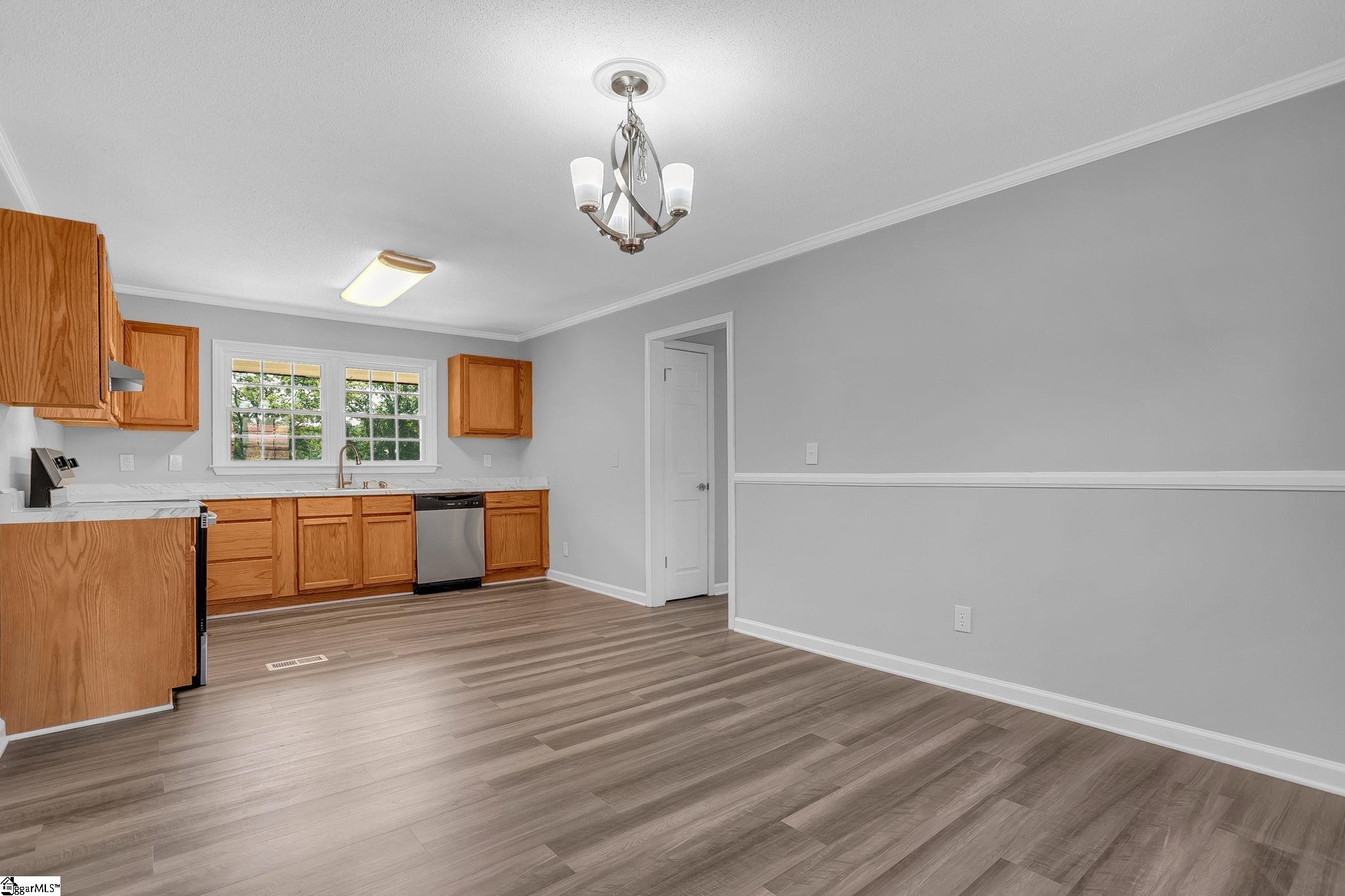 1500 Mountain View Road Property Photo 8