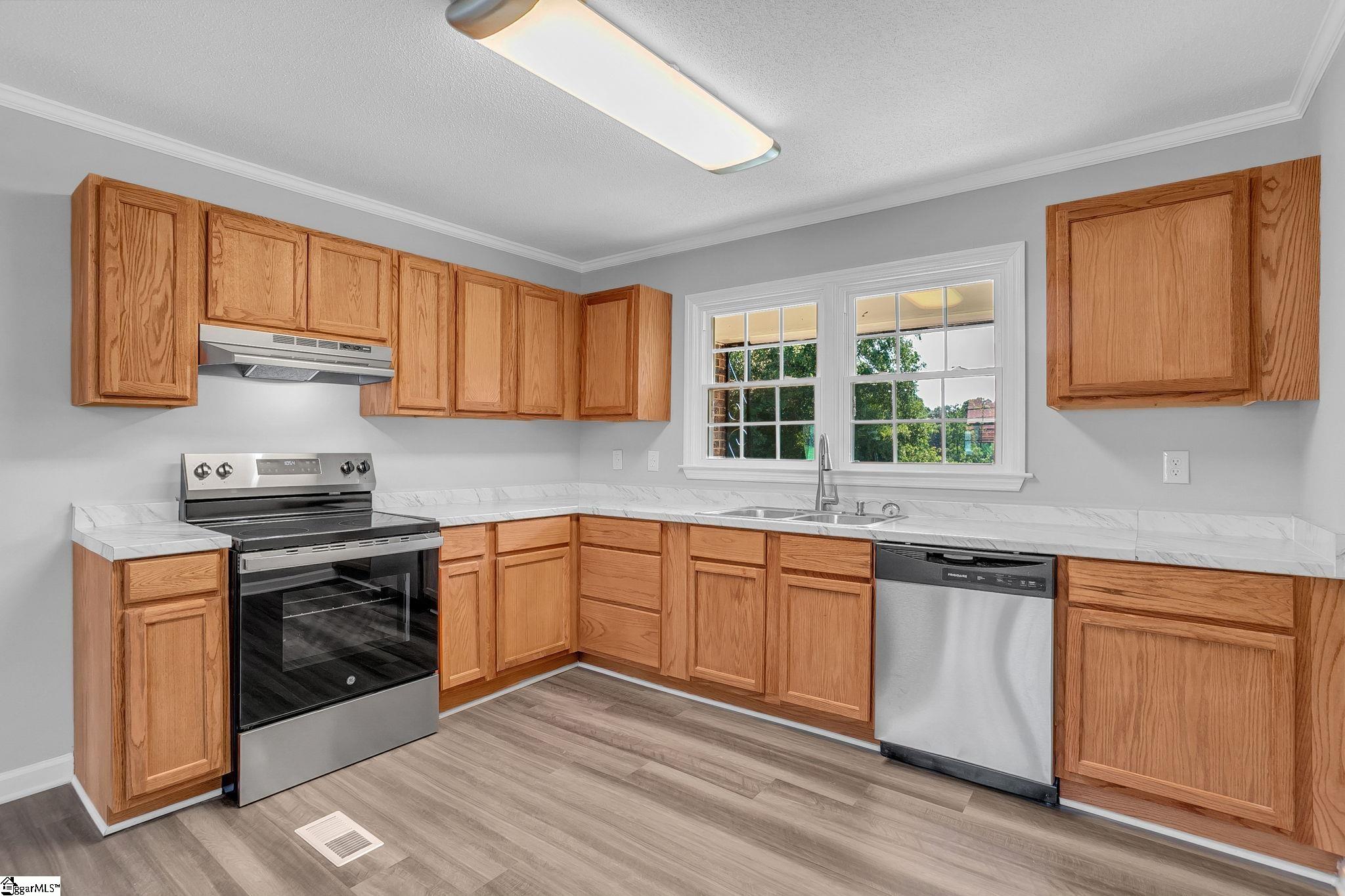 1500 Mountain View Road Property Photo 9