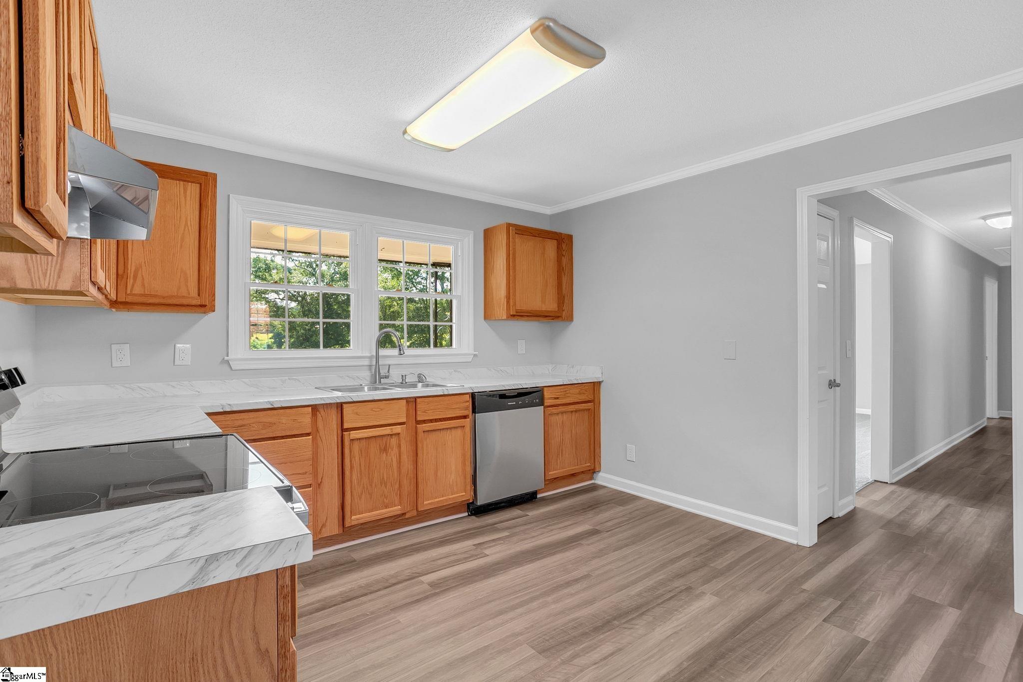 1500 Mountain View Road Property Photo 10