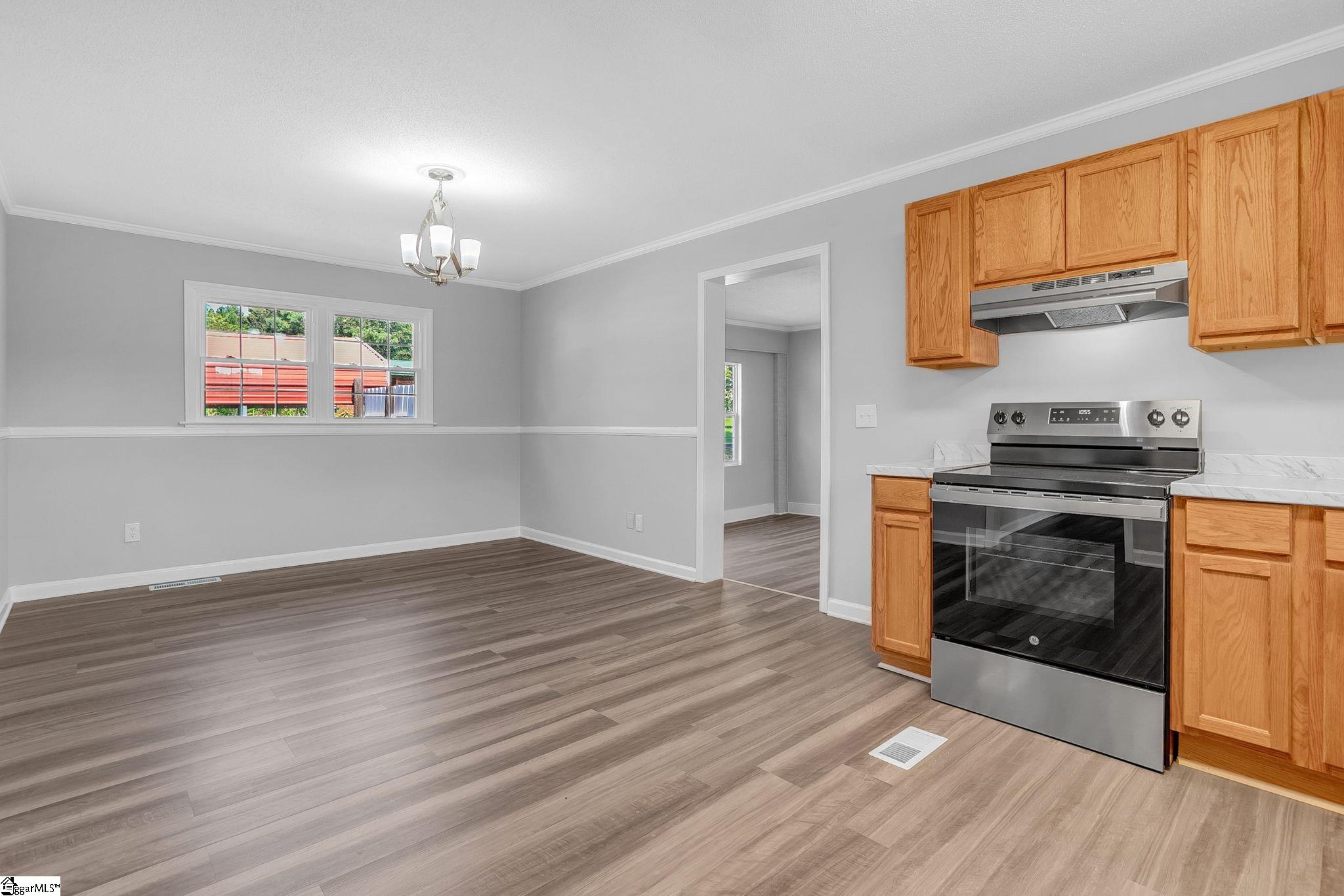 1500 Mountain View Road Property Photo 11