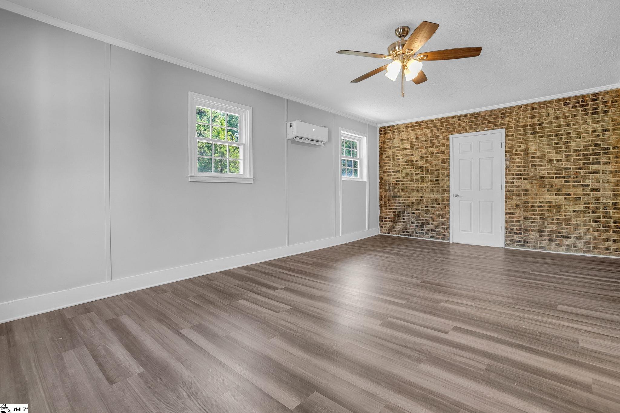 1500 Mountain View Road Property Photo 15