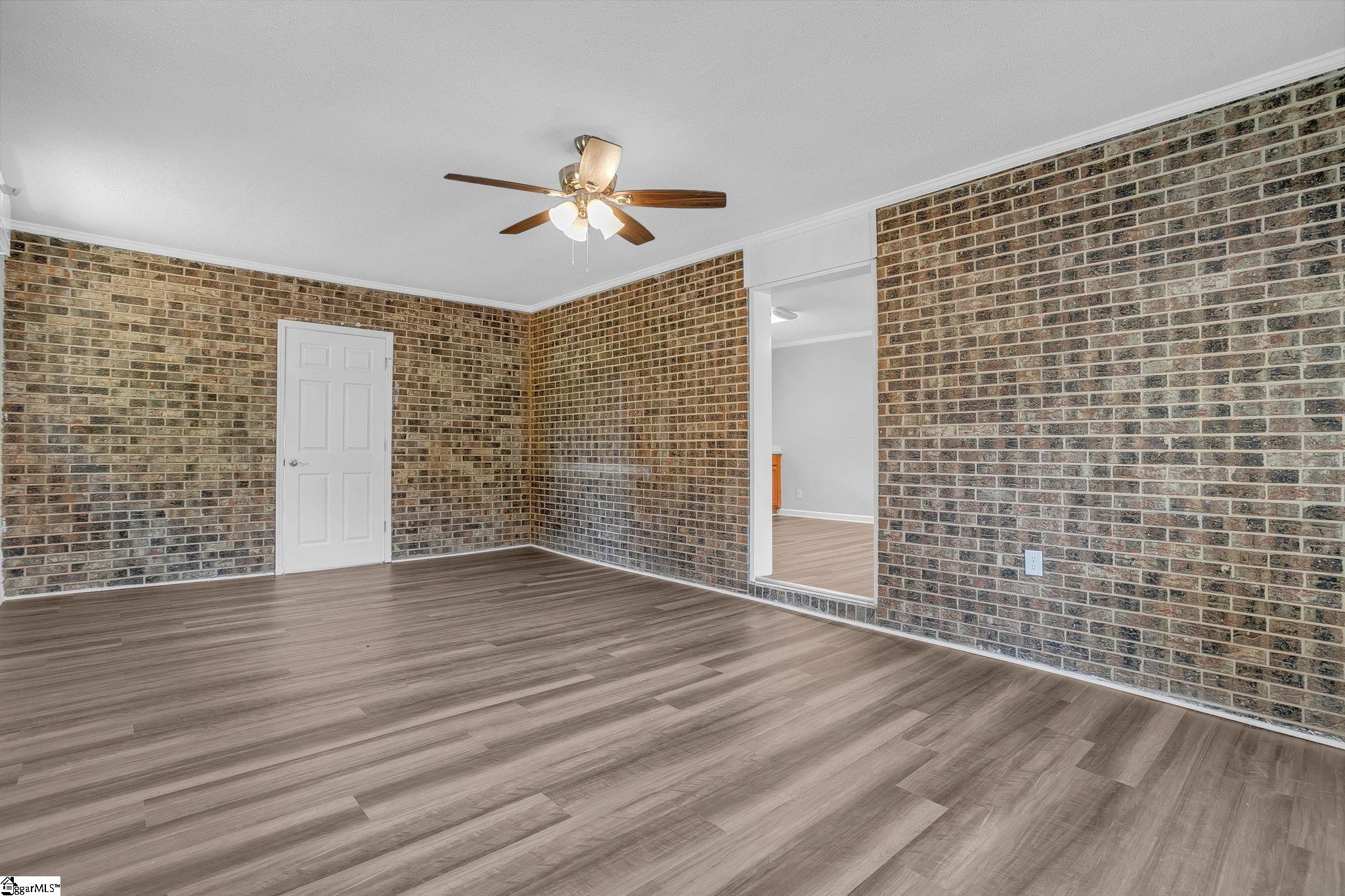 1500 Mountain View Road Property Photo 16