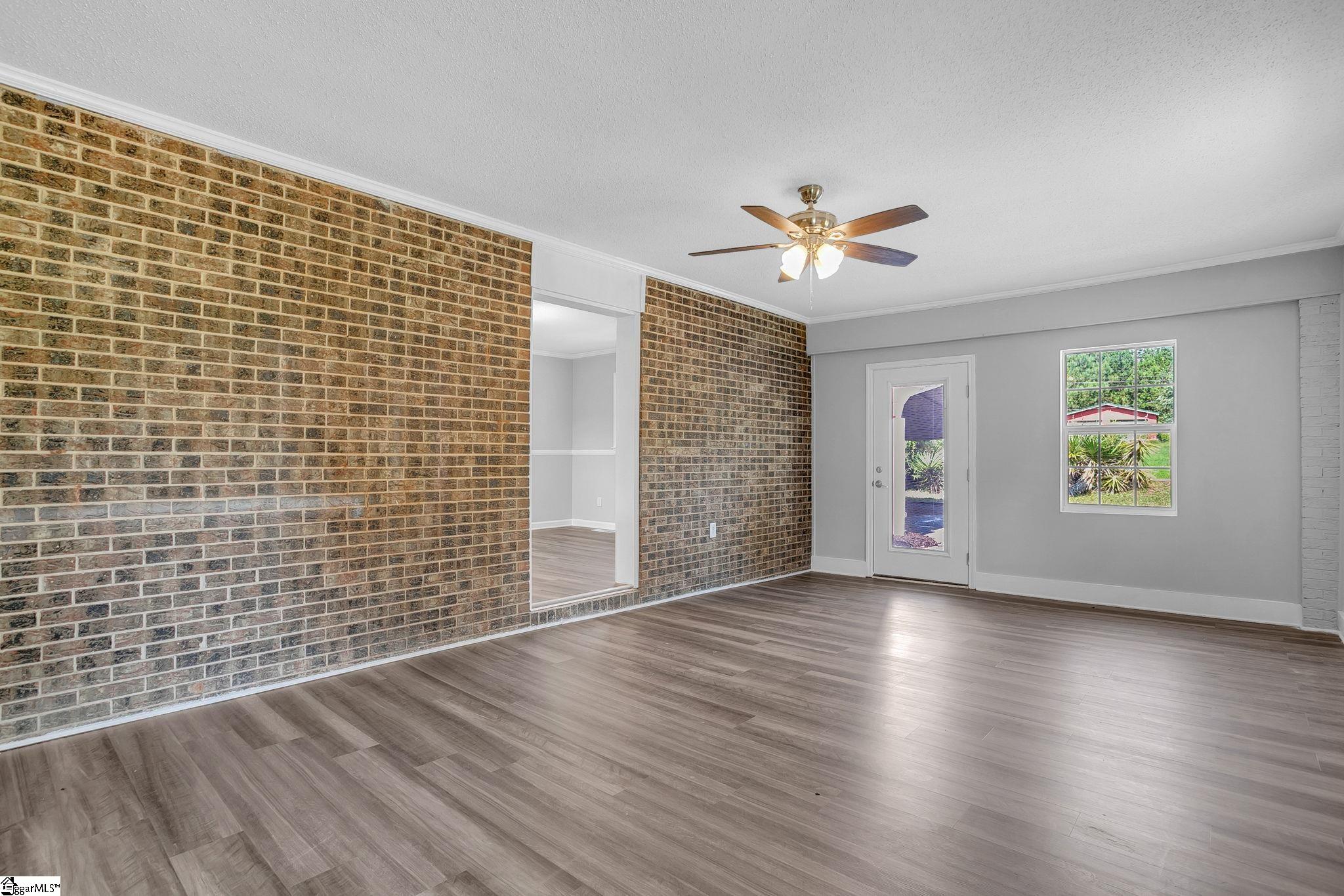 1500 Mountain View Road Property Photo 17