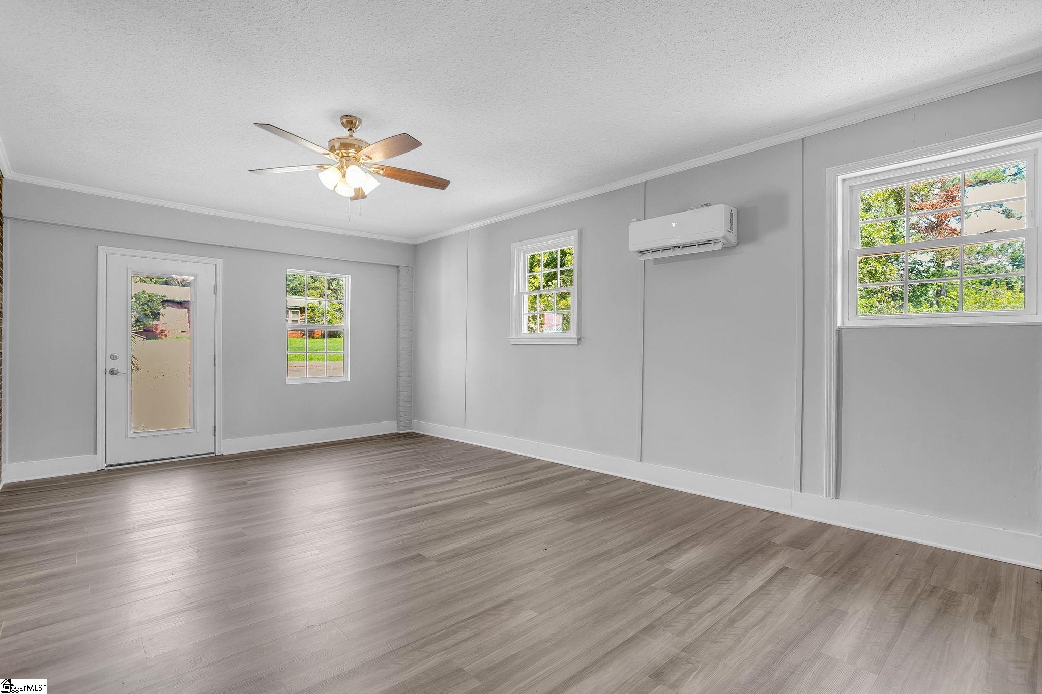 1500 Mountain View Road Property Photo 18