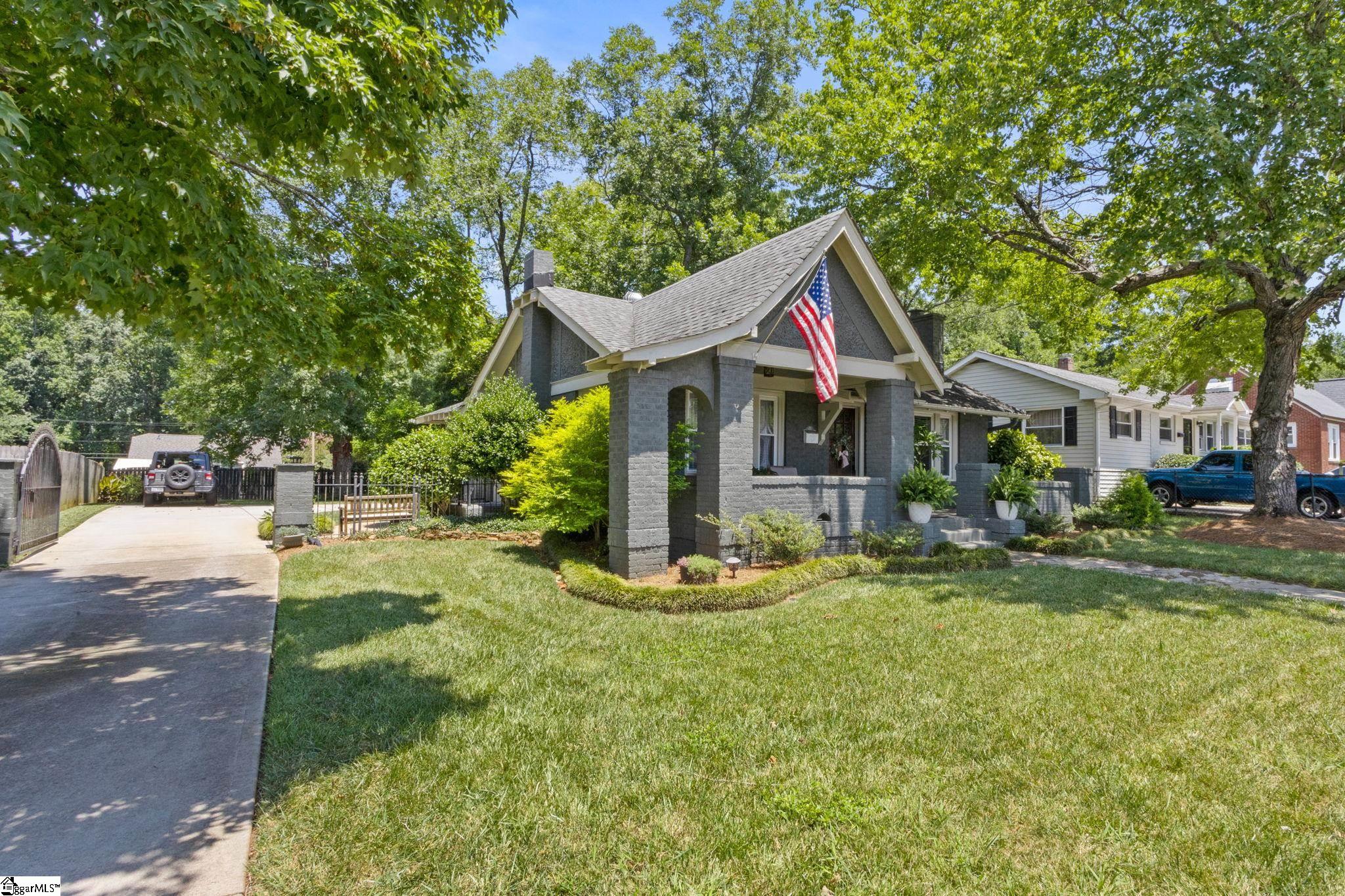 105 E Blue Ridge Drive Property Photo 3